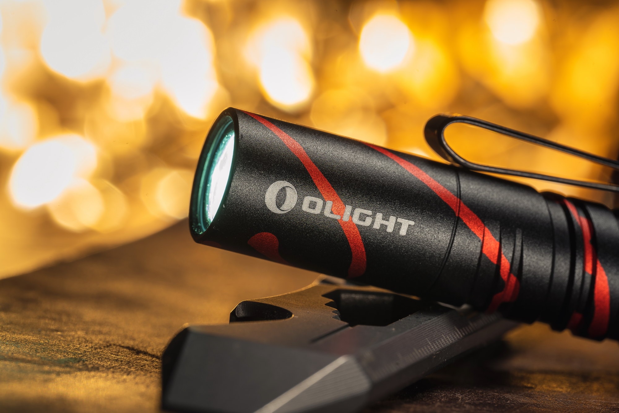 Latarka Olight I3T EOS Black Lava - 180  lumenów