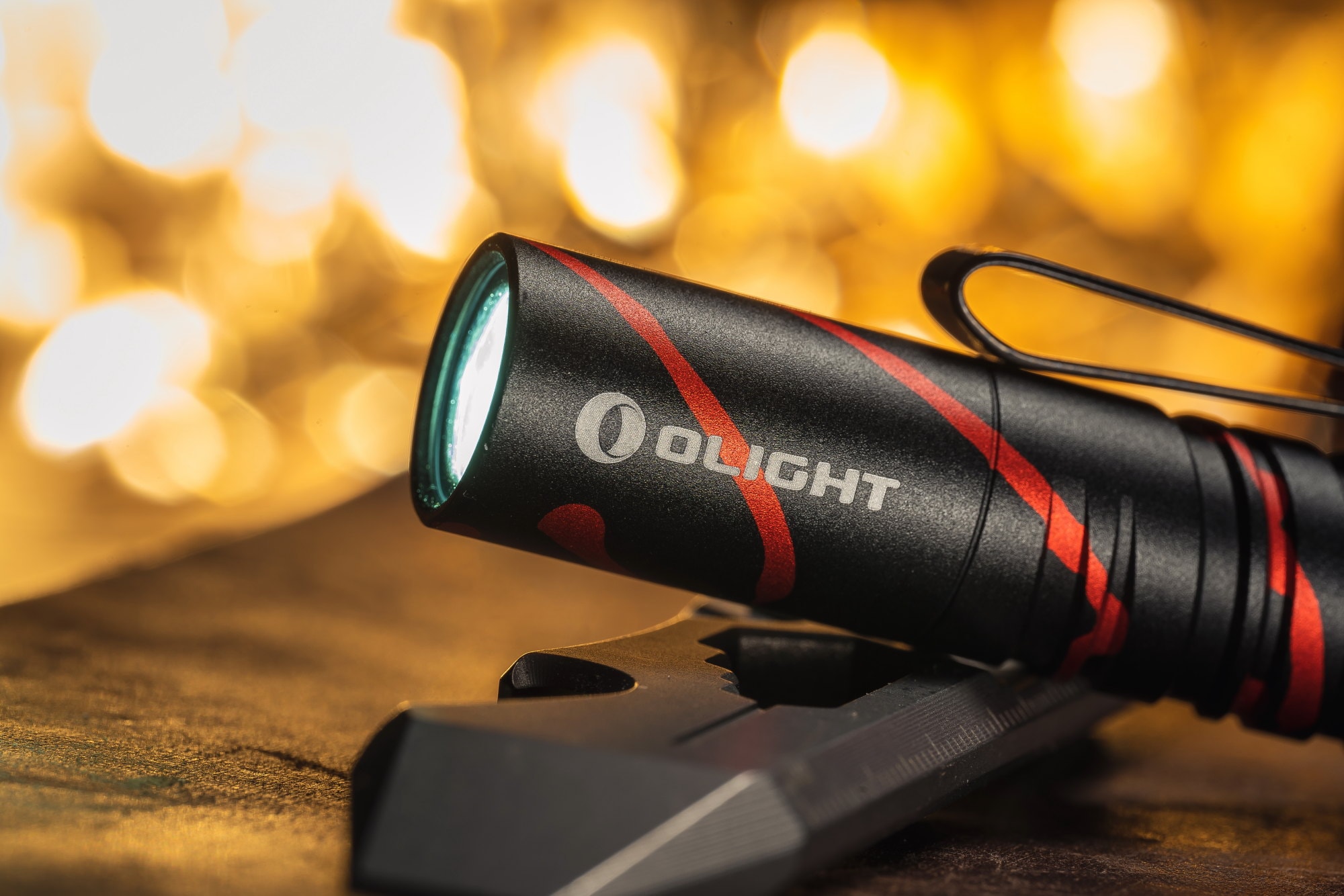 Ліхтарик Olight I3T EOS Black Lava - 180 люменів