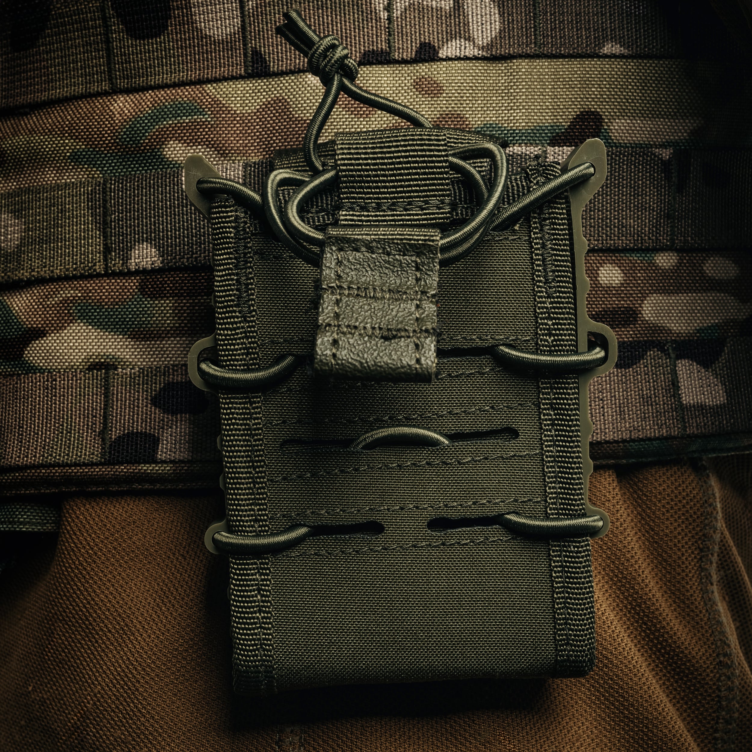 Uniwersalna ładownica Mil-Tec Flex na magazynek karabinowy - Olive