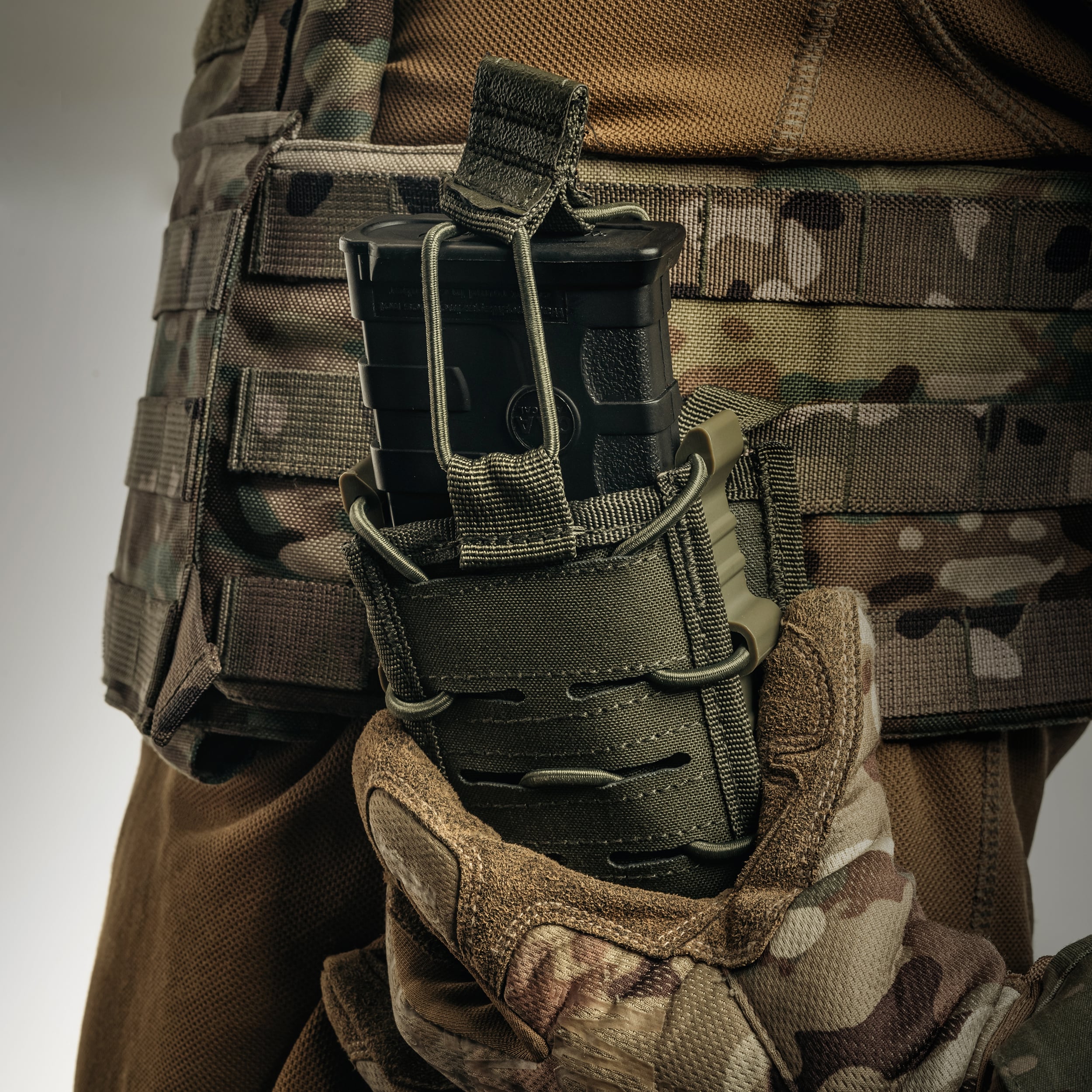 Uniwersalna ładownica Mil-Tec Flex na magazynek karabinowy - Olive