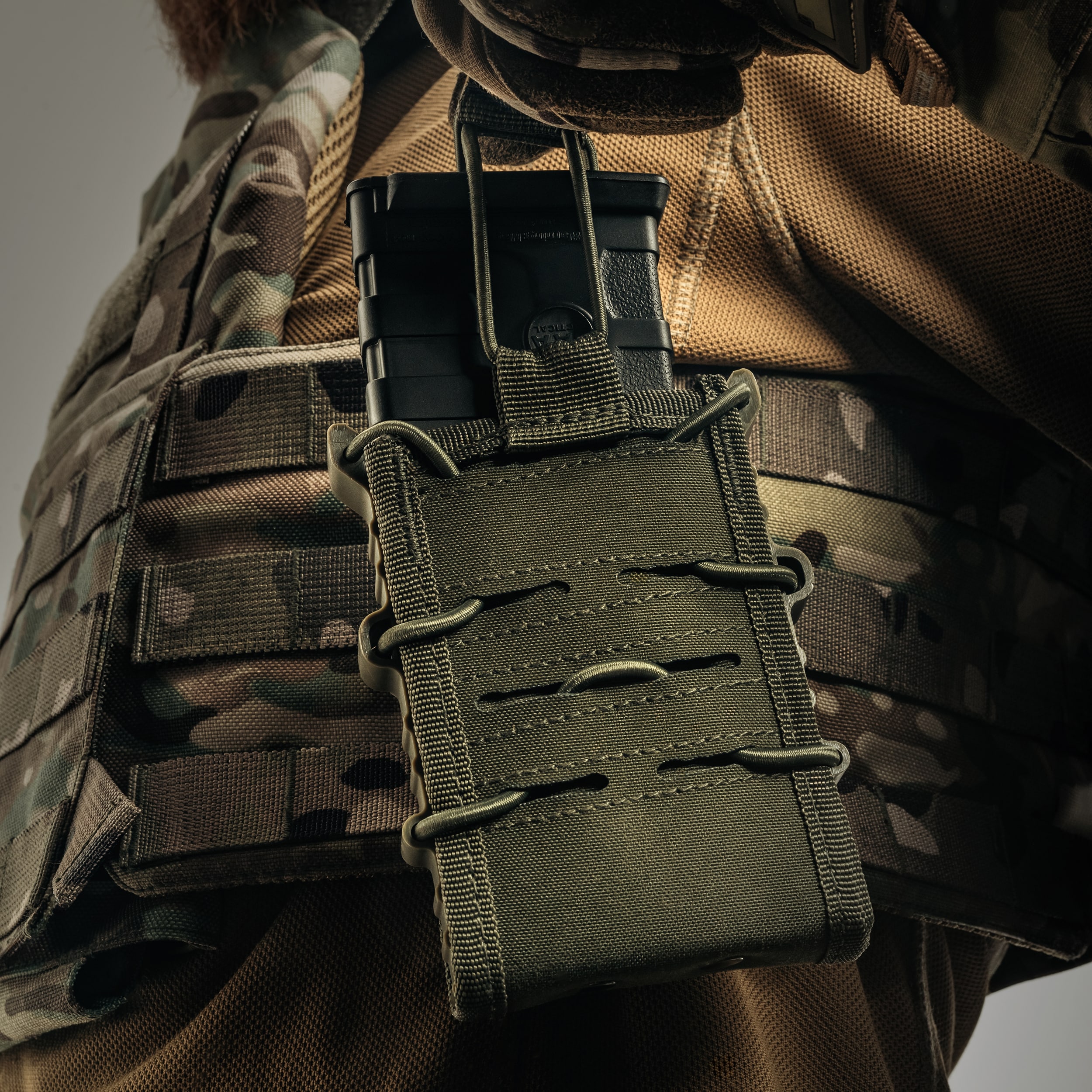 Uniwersalna ładownica Mil-Tec Flex na magazynek karabinowy - Olive