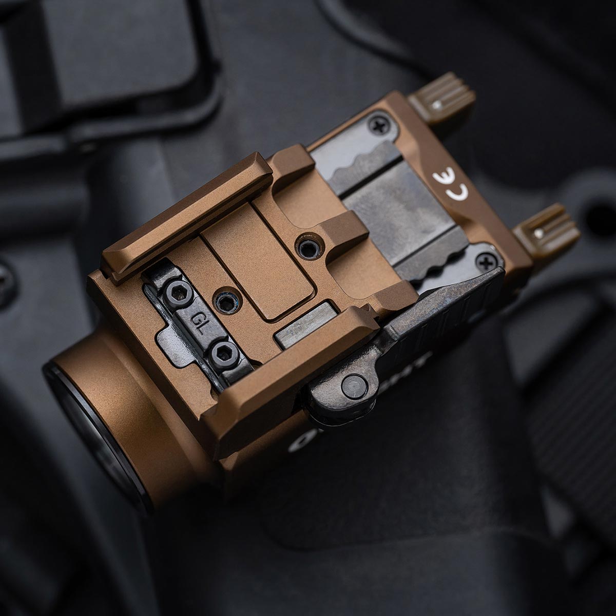 Ліхтарик з лазерним прицілом Olight BALDR S Desert Tan - 800 люменів, Green Laser