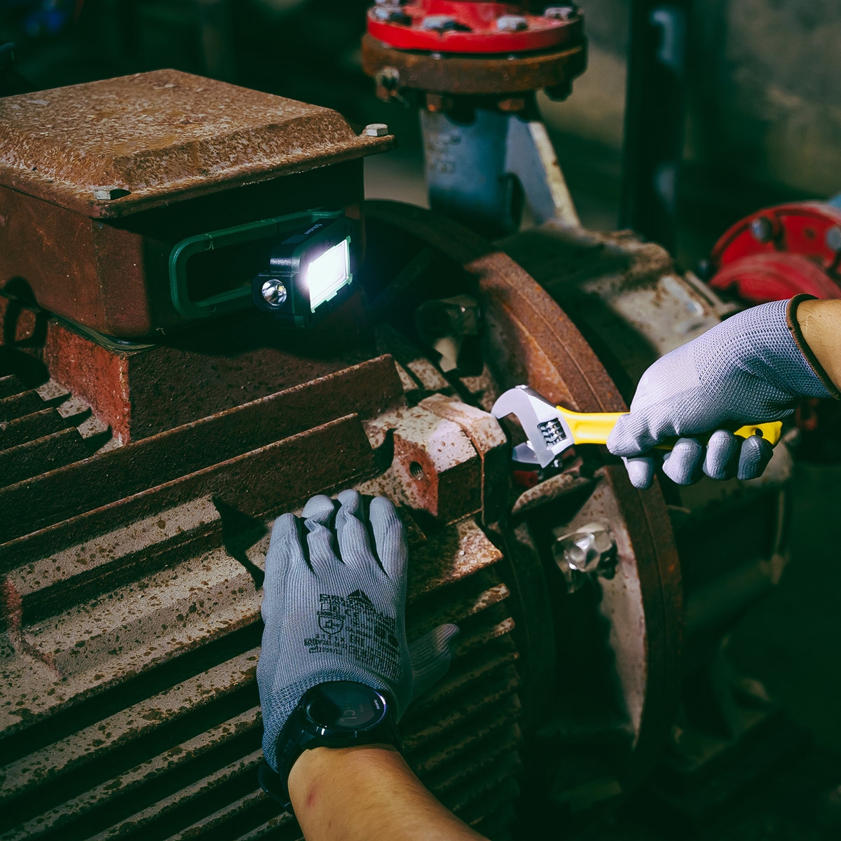 Lampa Olight Swivel Moss Green - 400 lumenów