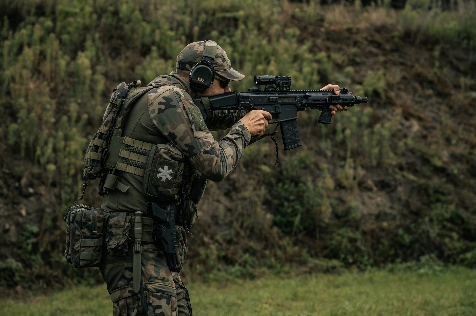 Nóż wojskowy Glock FM81 Battle Field Green z piłą