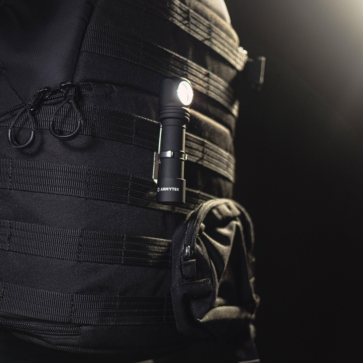 Latarka czołowa i kątowa Armytek Wizard C2 Pro Nichia Magnet USB W - 1600 lumenów