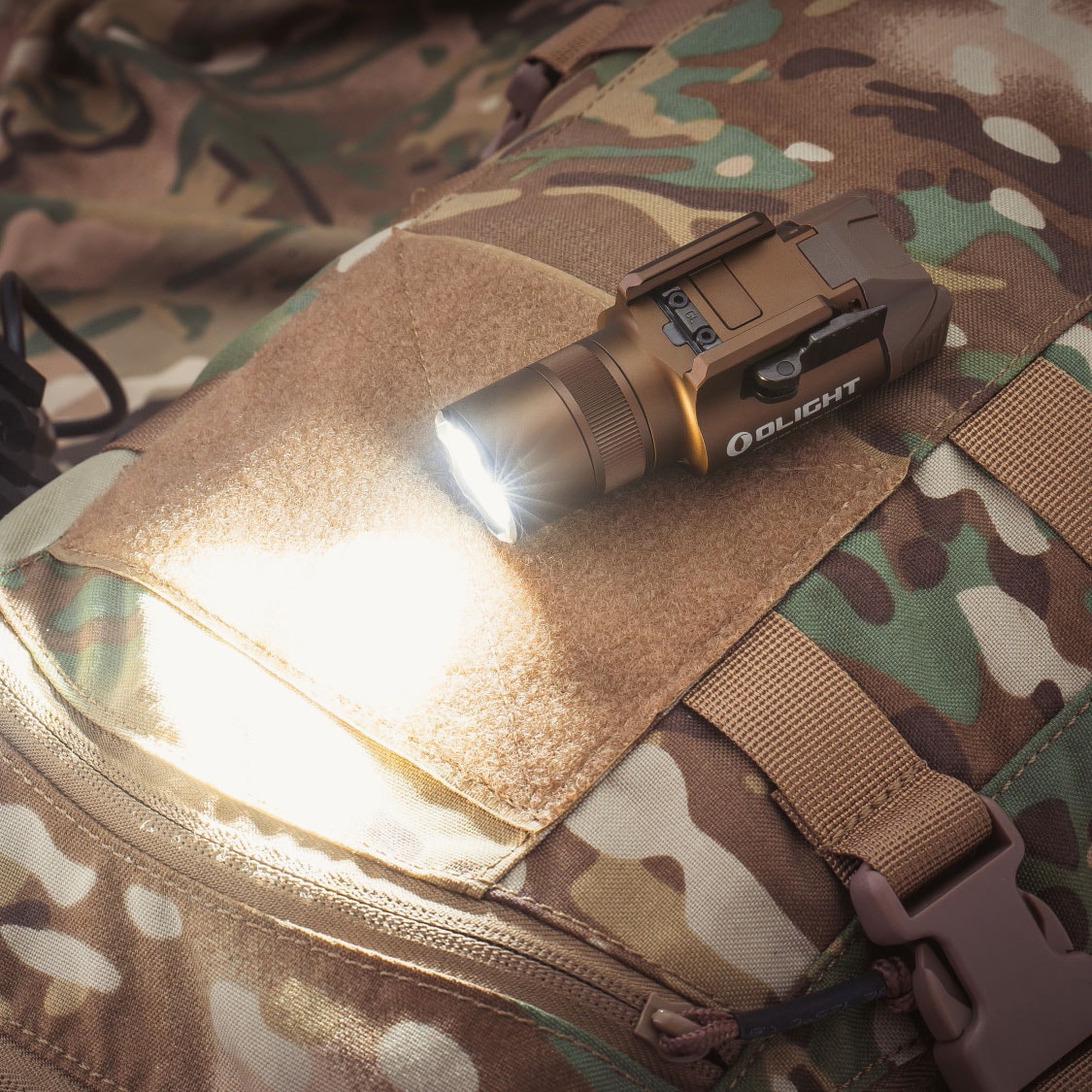 Ліхтарик для зброї з лазерним прицілом Olight BALDR Pro R Desert Tan - 1350 люменів, Green Laser