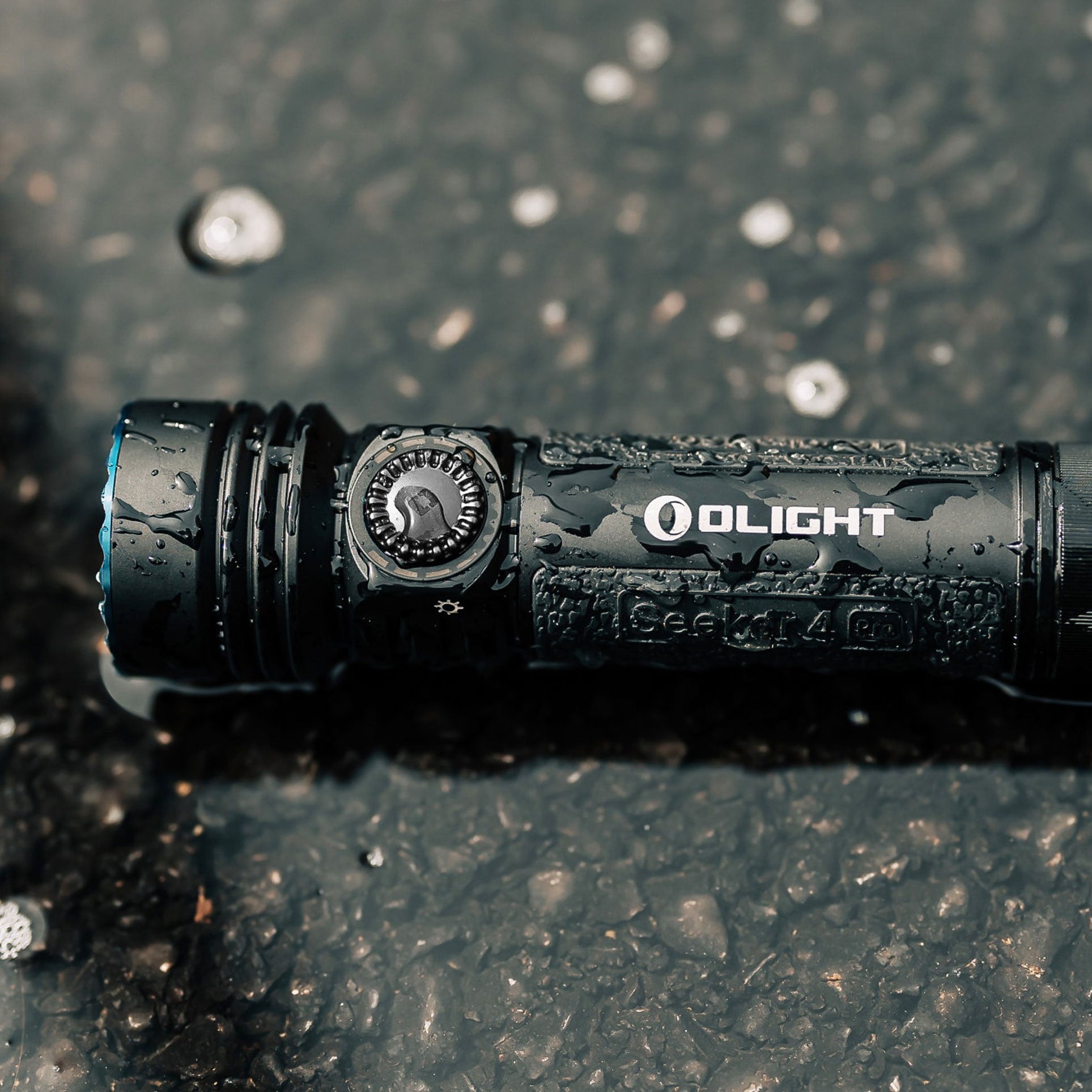 Тактично-пошуковий ліхтарик Olight Seeker 4 Pro Neutral White Matte Black - 4600 люменів