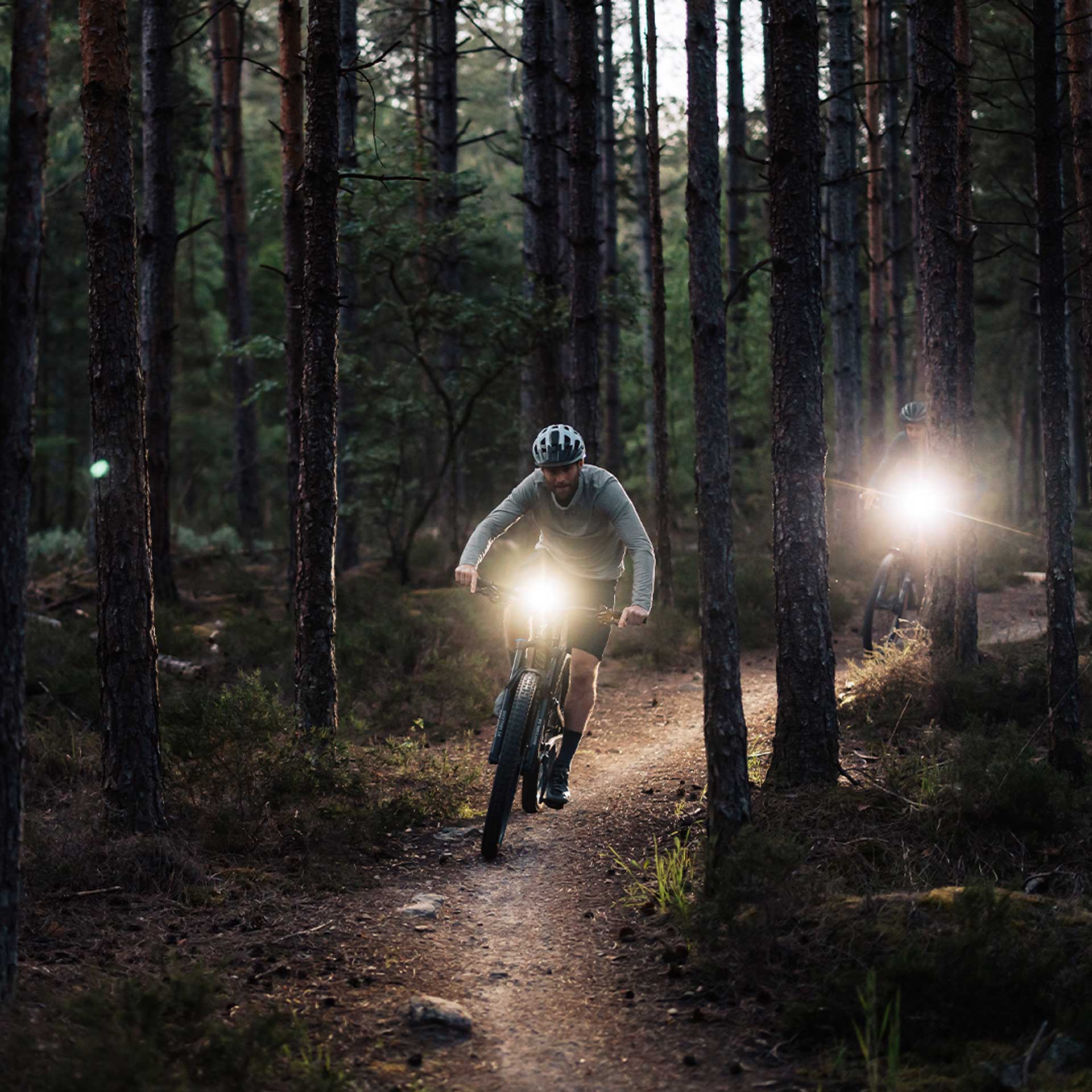 Światło rowerowe przednie Olight RN 2000 z montażem - 2000 lumenów