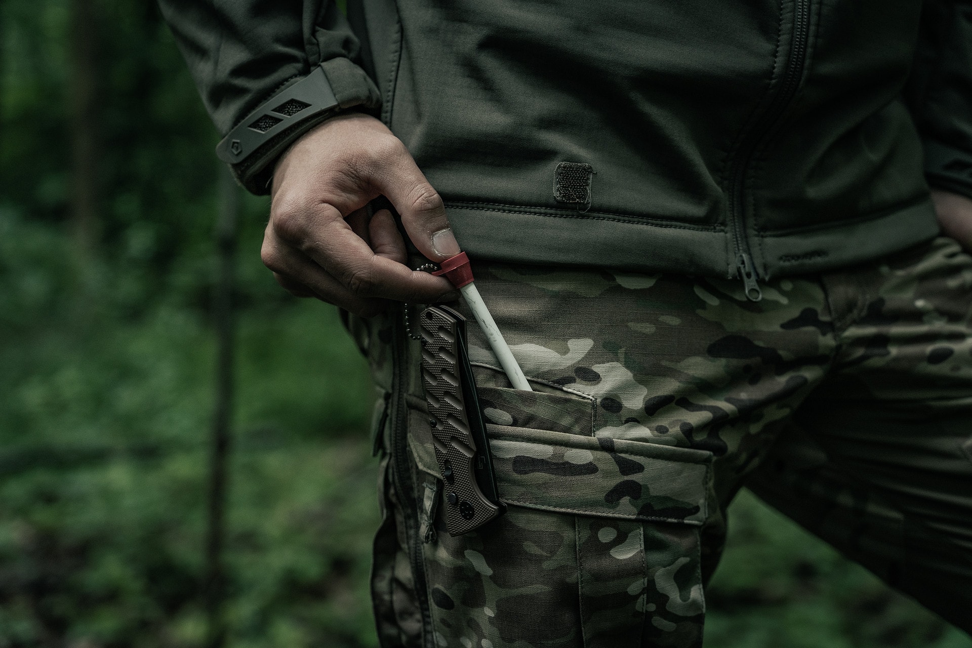 Nóż sprężynowy Boker Plus Strike Spearpoint Coyote