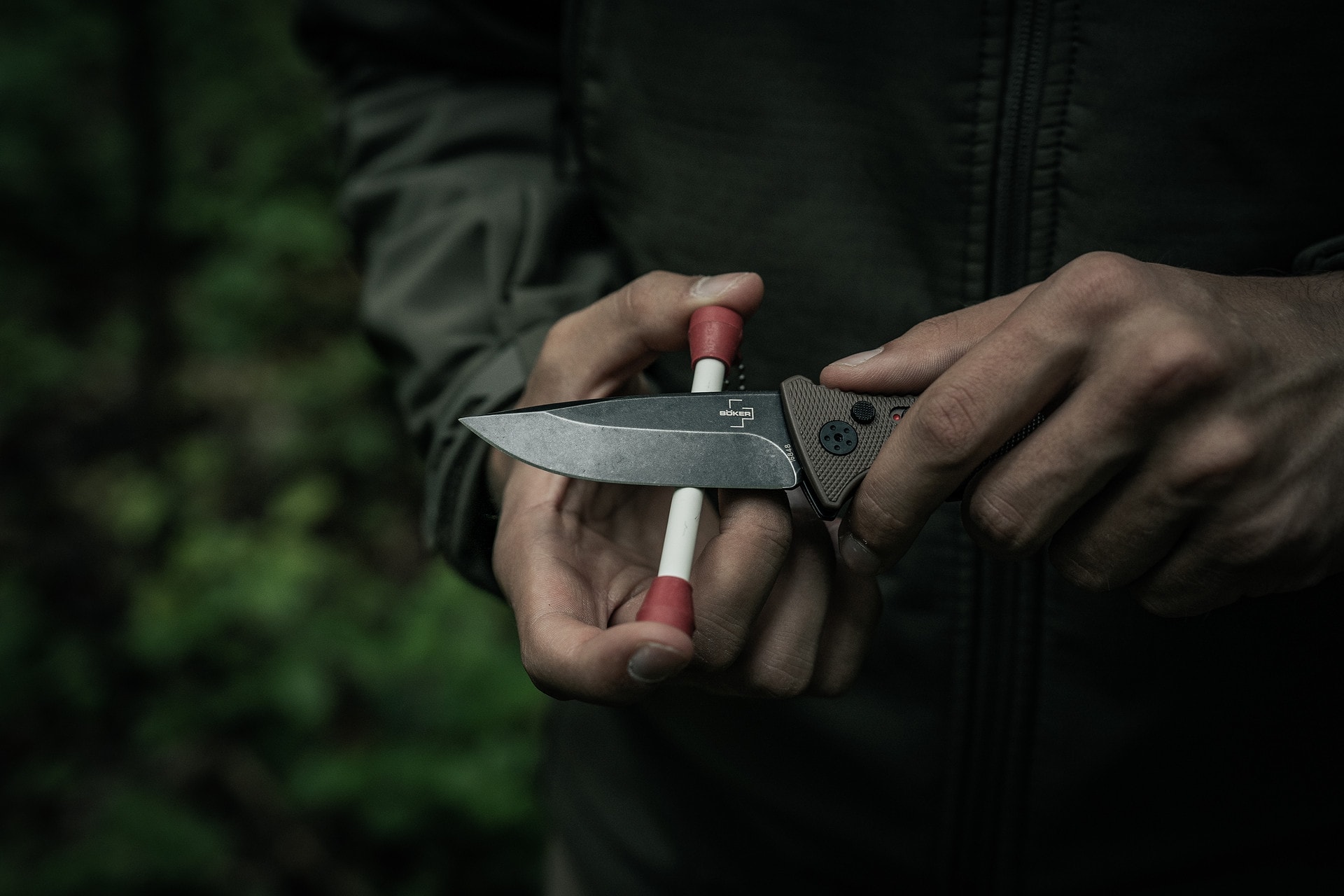 Nóż sprężynowy Boker Plus Strike Spearpoint Coyote
