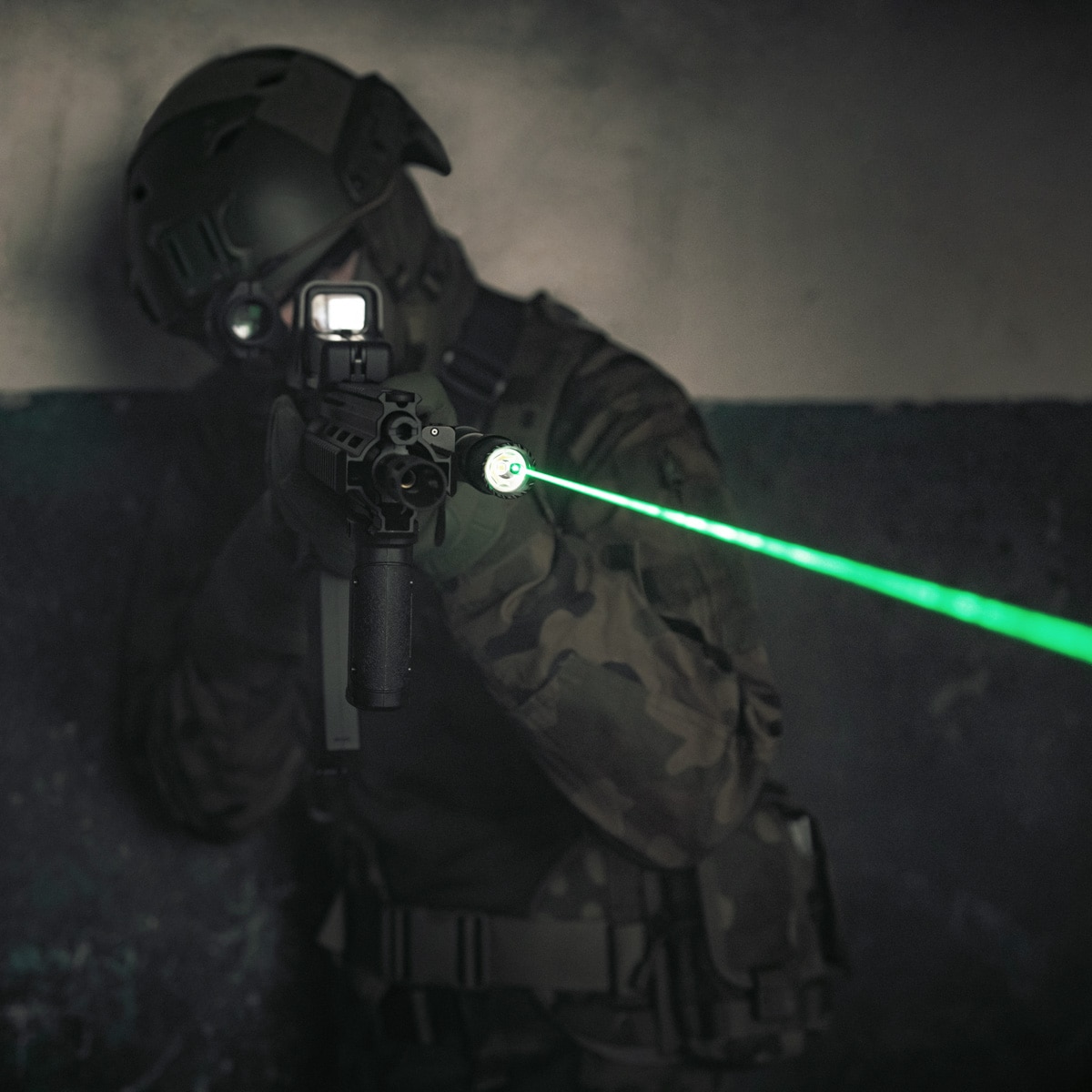 Latarka na broń z celownikiem laserowym Olight Odin GL M z montażem - 1500 lumenów. Green Laser