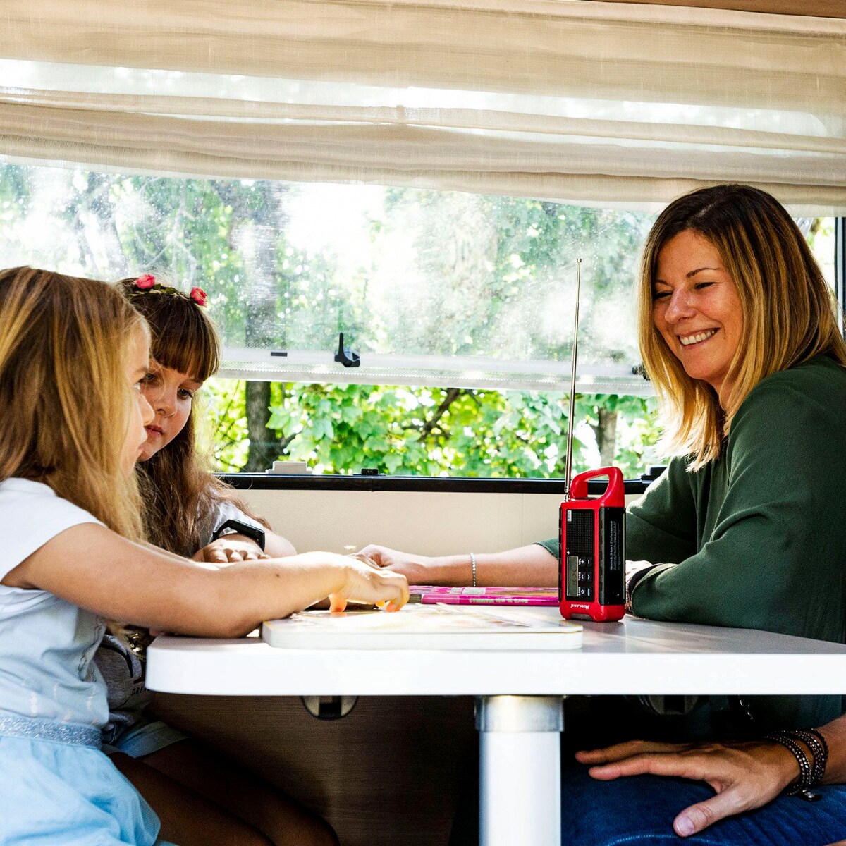 Radio alarmowe Powerbank Midland ER200 AM/FM