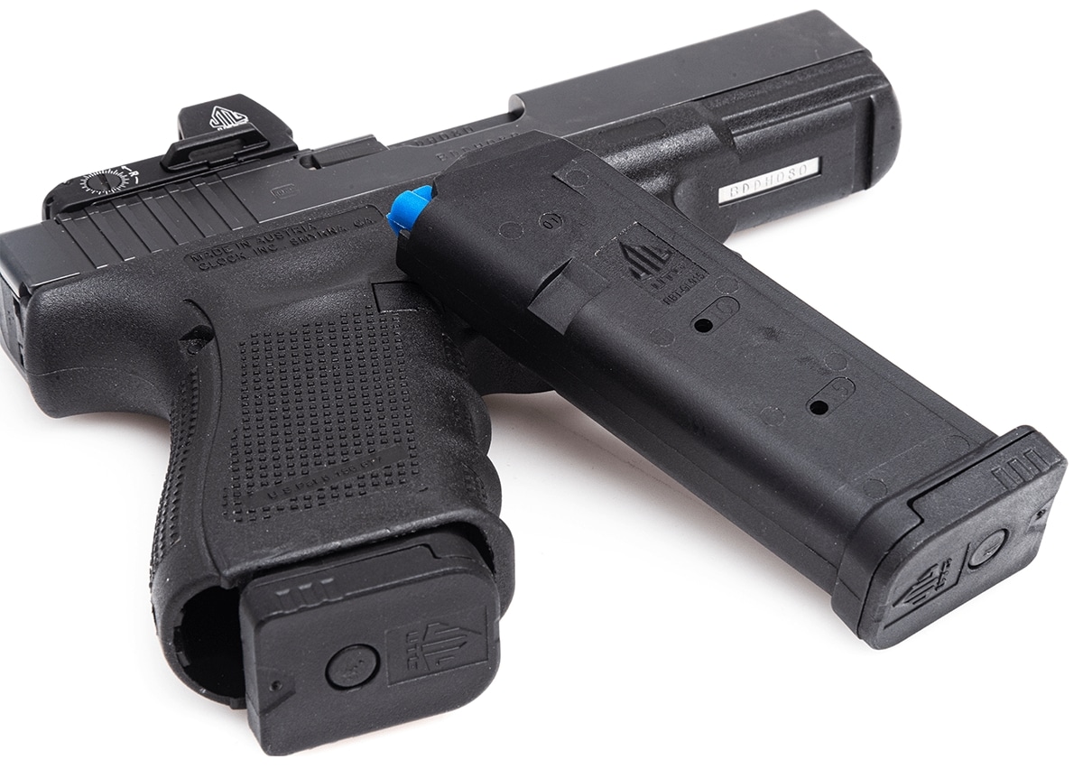 Magazynek 15-nabojowy polimerowy UTG do pistoletów Glock 19/26 kal. 9x19 mm - Black