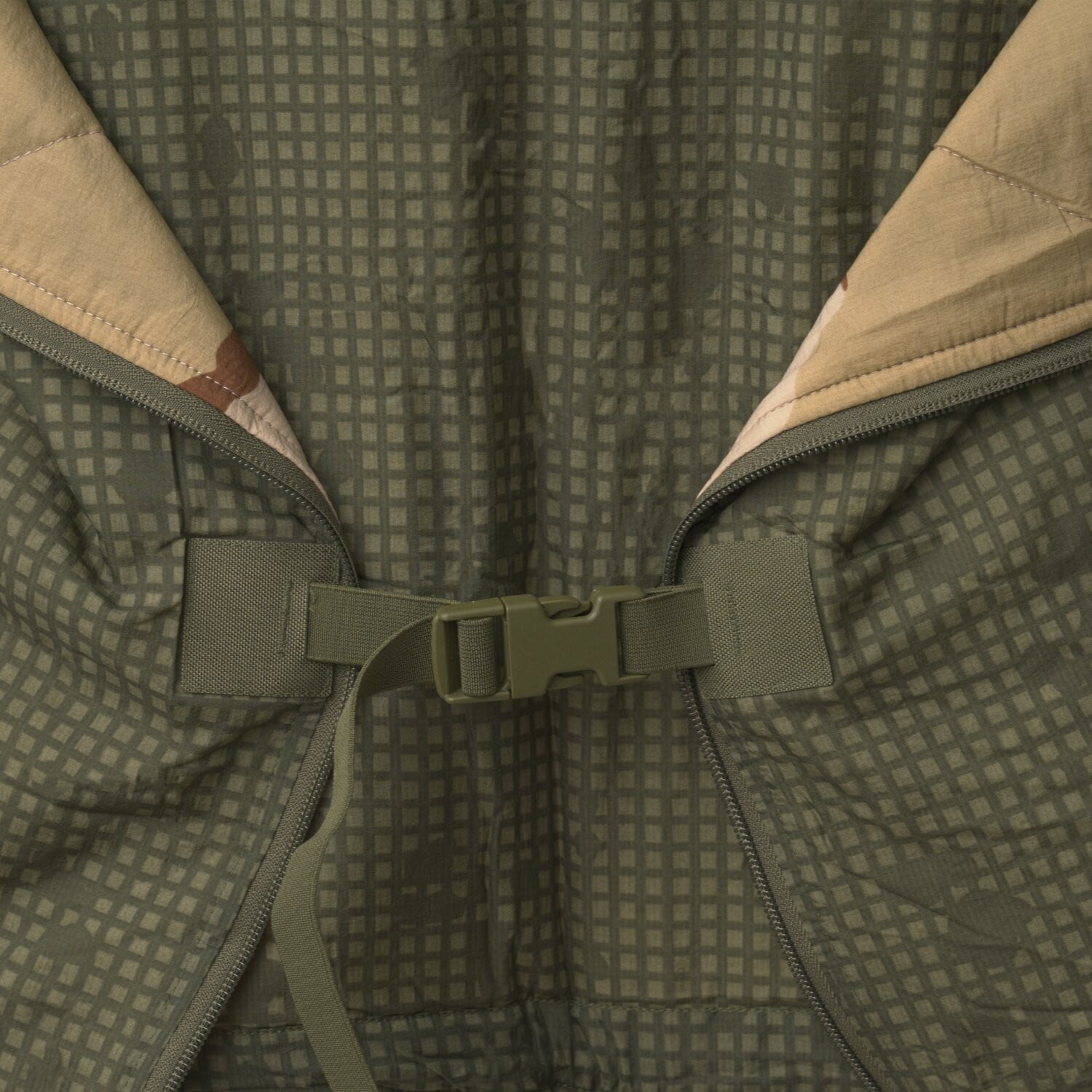 Ponczo dwustronne Helikon-Tex Swagman Roll z funkcją śpiwora - Desert Night Camo/US Desert