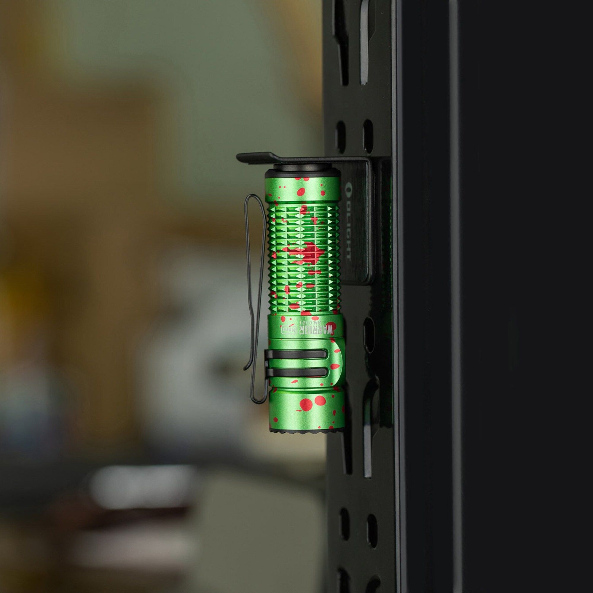 Latarka Olight Warrior Nano Zombie Green - 1200 lumenów