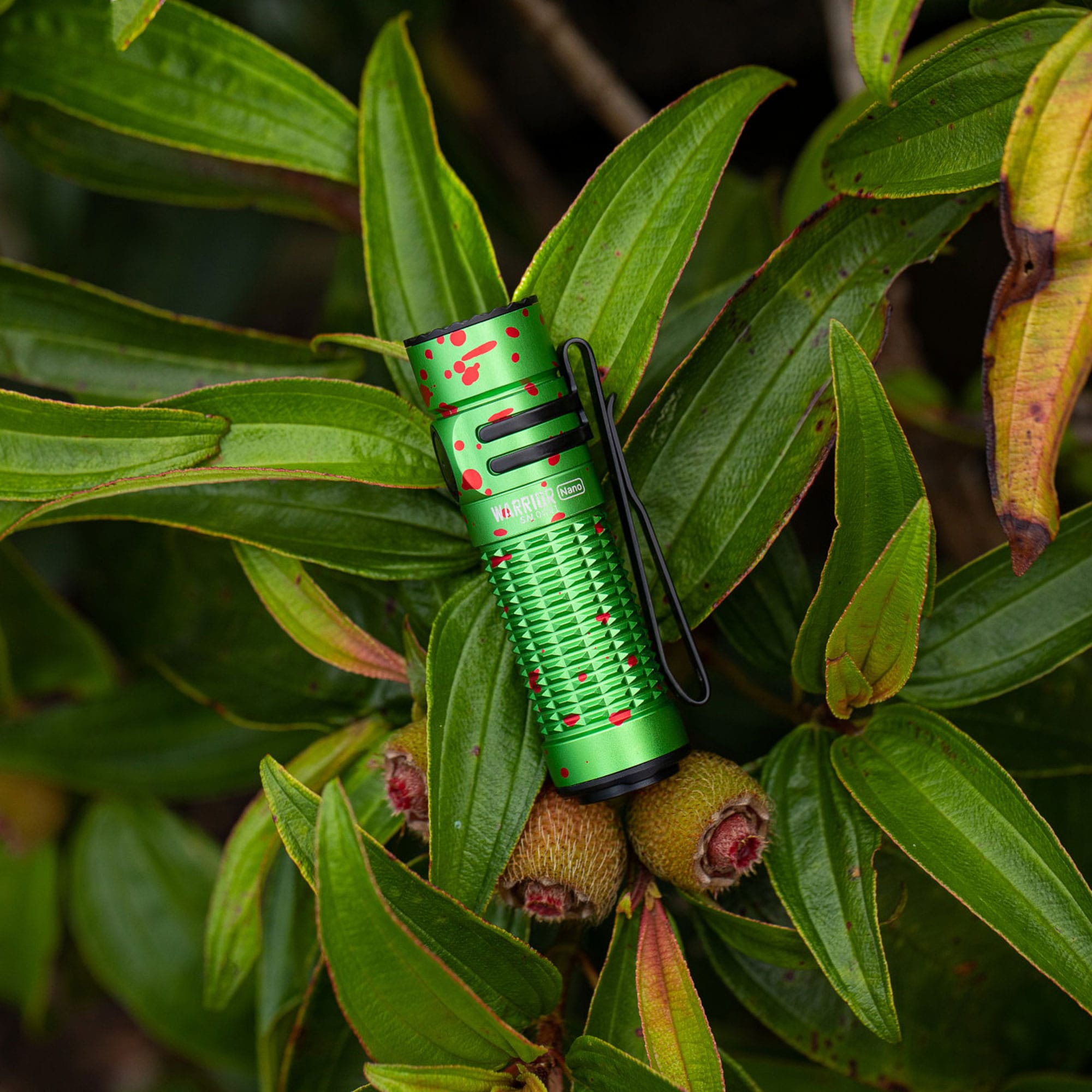 Latarka Olight Warrior Nano Zombie Green - 1200 lumenów