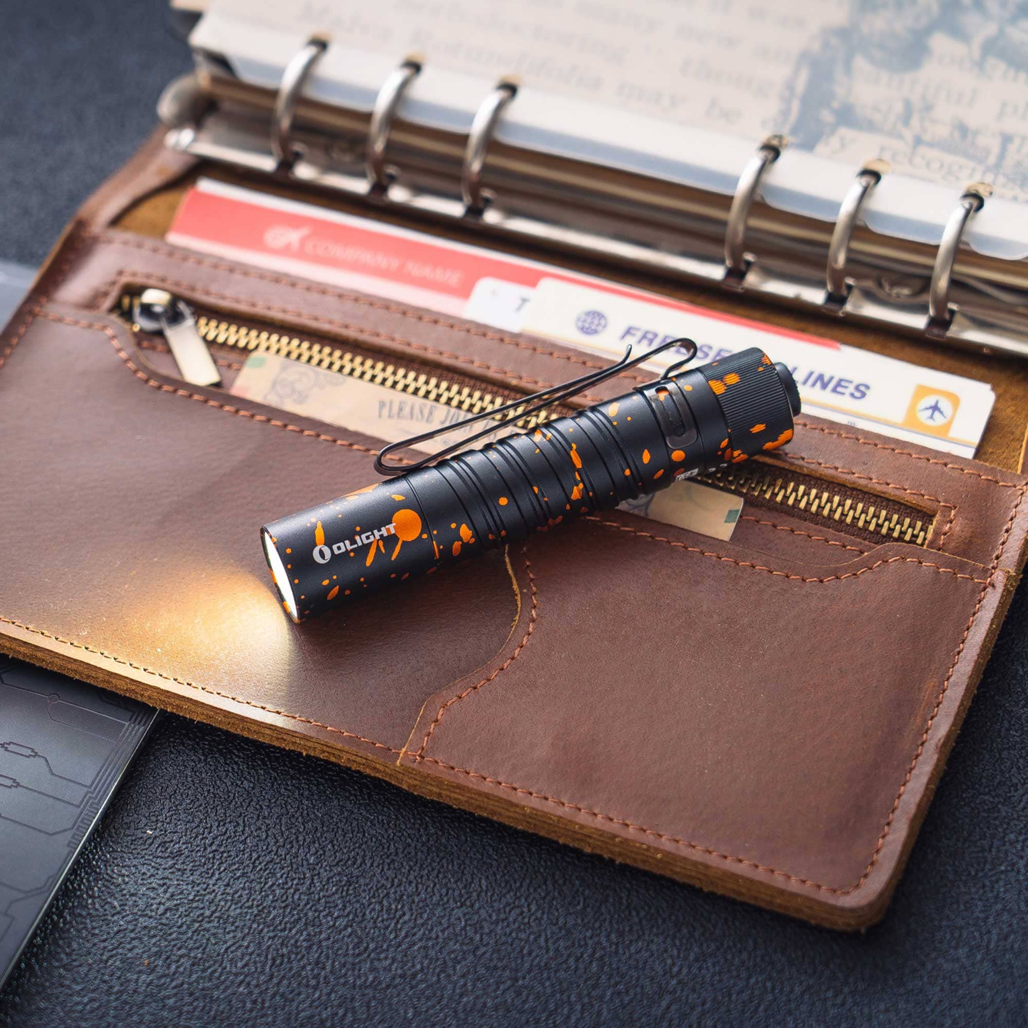 Ліхтарик Olight I5T EOS Pumpkin Stains - 300 люменів