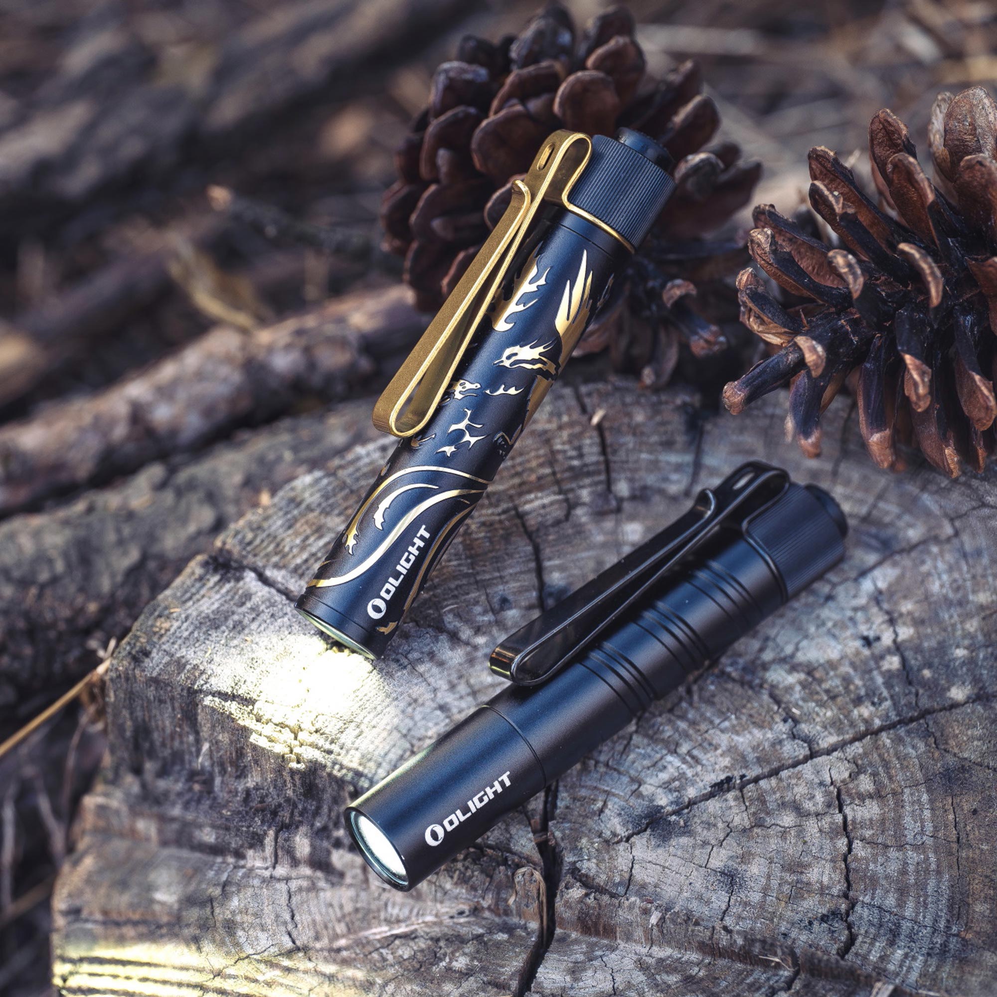 Latarka Olight I3T 2 EOS Dragon & Phoenix Golden Black - 300 lumenów