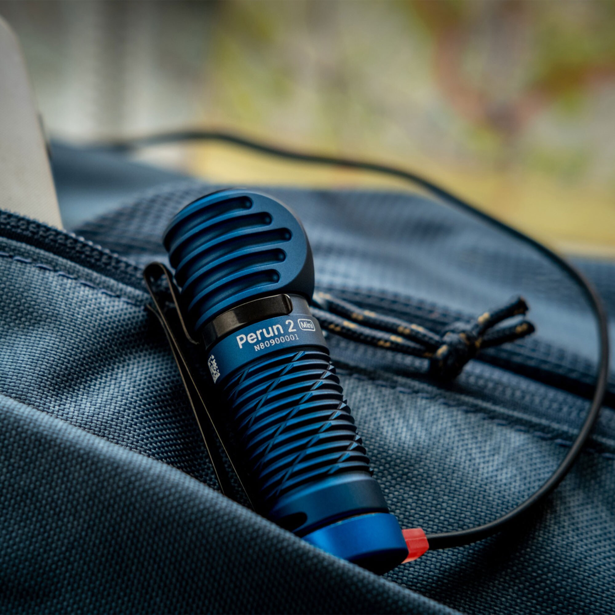 Latarka czołowa i kątowa Olight Perun 2 Mini Cool White Midnight Blue z opaską - 1100 lumenów