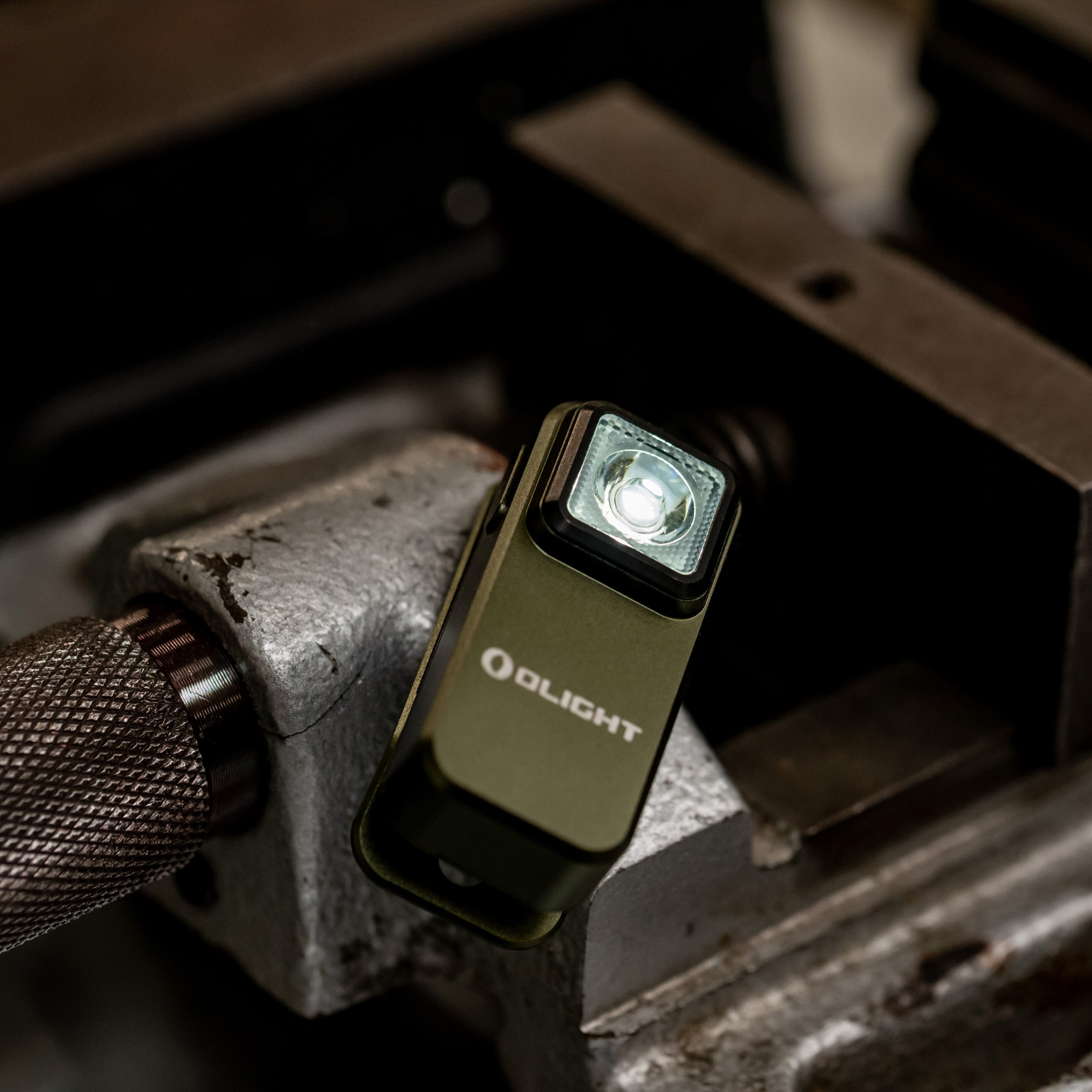 Latarka akumulatorowa Olight Oclip OD Green - 300 lumenów