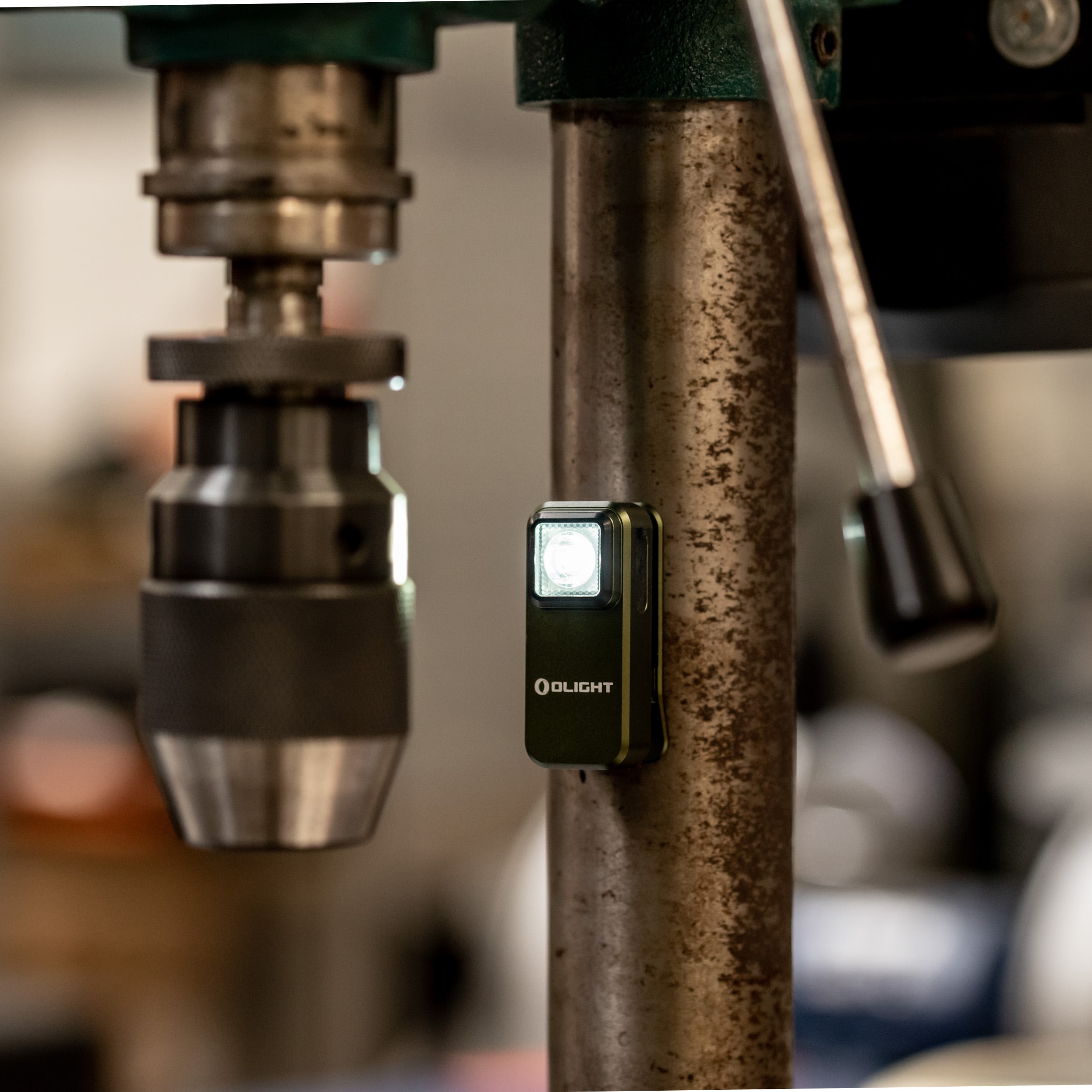 Latarka akumulatorowa Olight Oclip OD Green - 300 lumenów