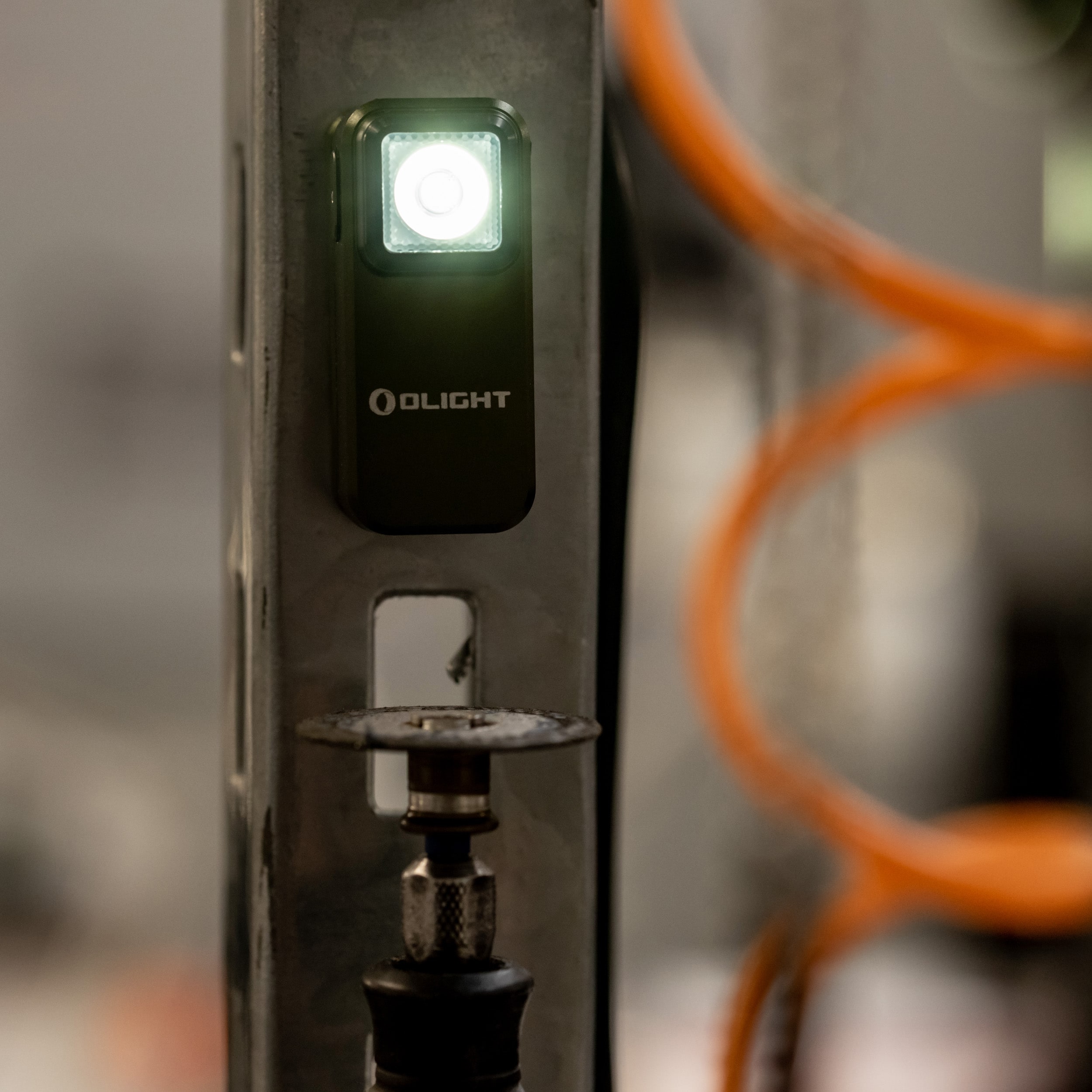 Latarka akumulatorowa Olight Oclip OD Green - 300 lumenów