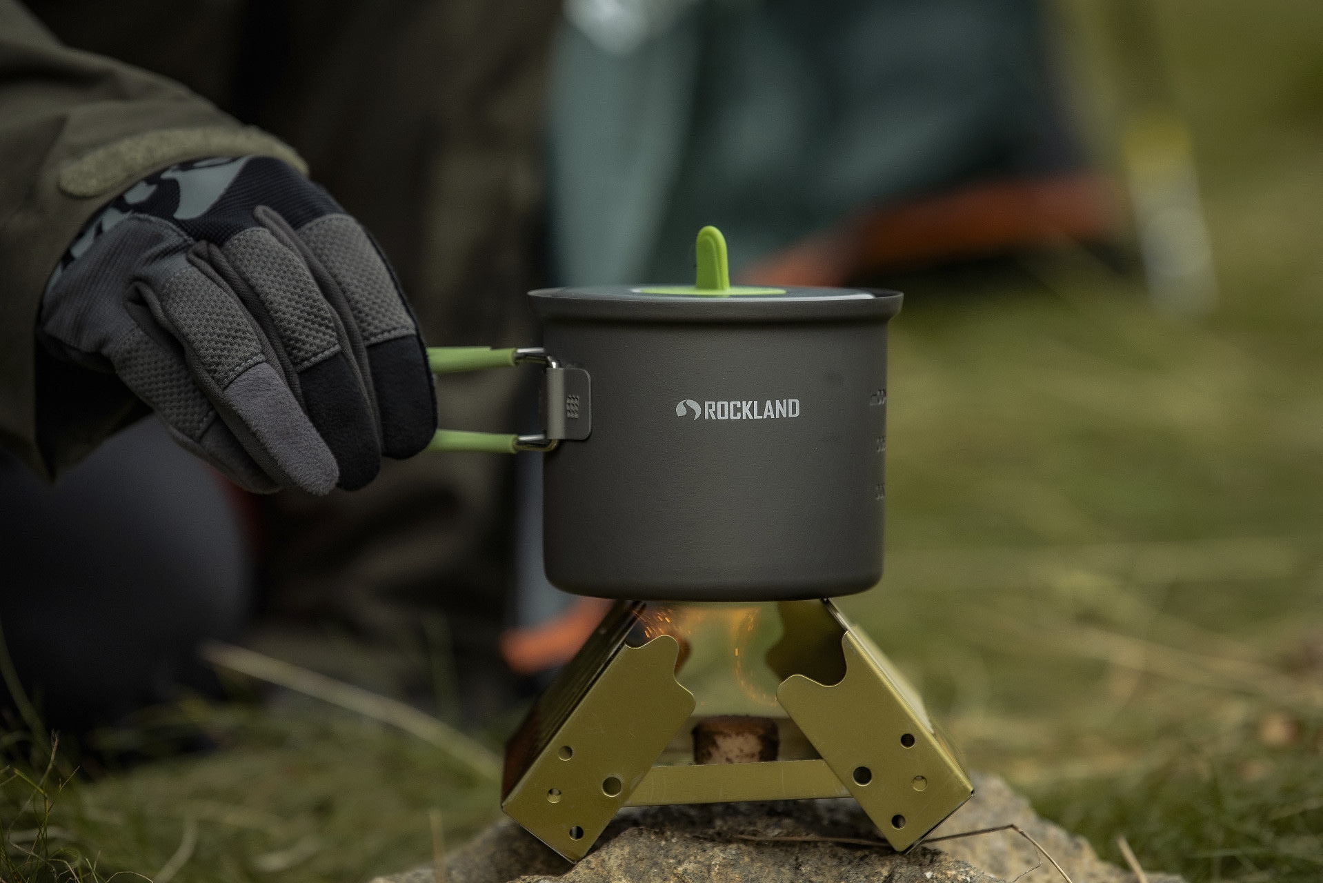 Garnek z pokrywką Rockland Travel Light 600 ml