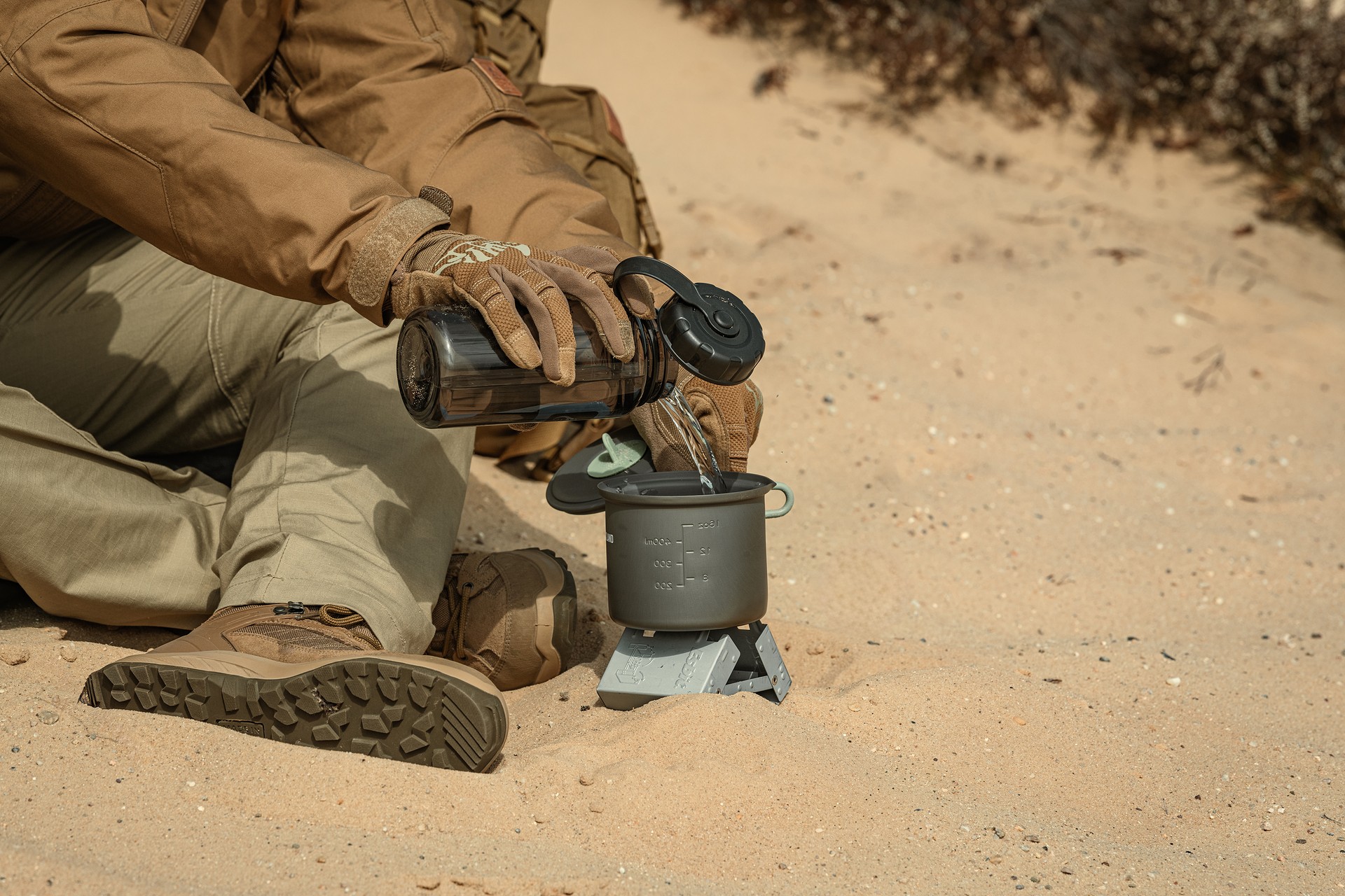 Garnek z pokrywką Rockland Travel Light 600 ml