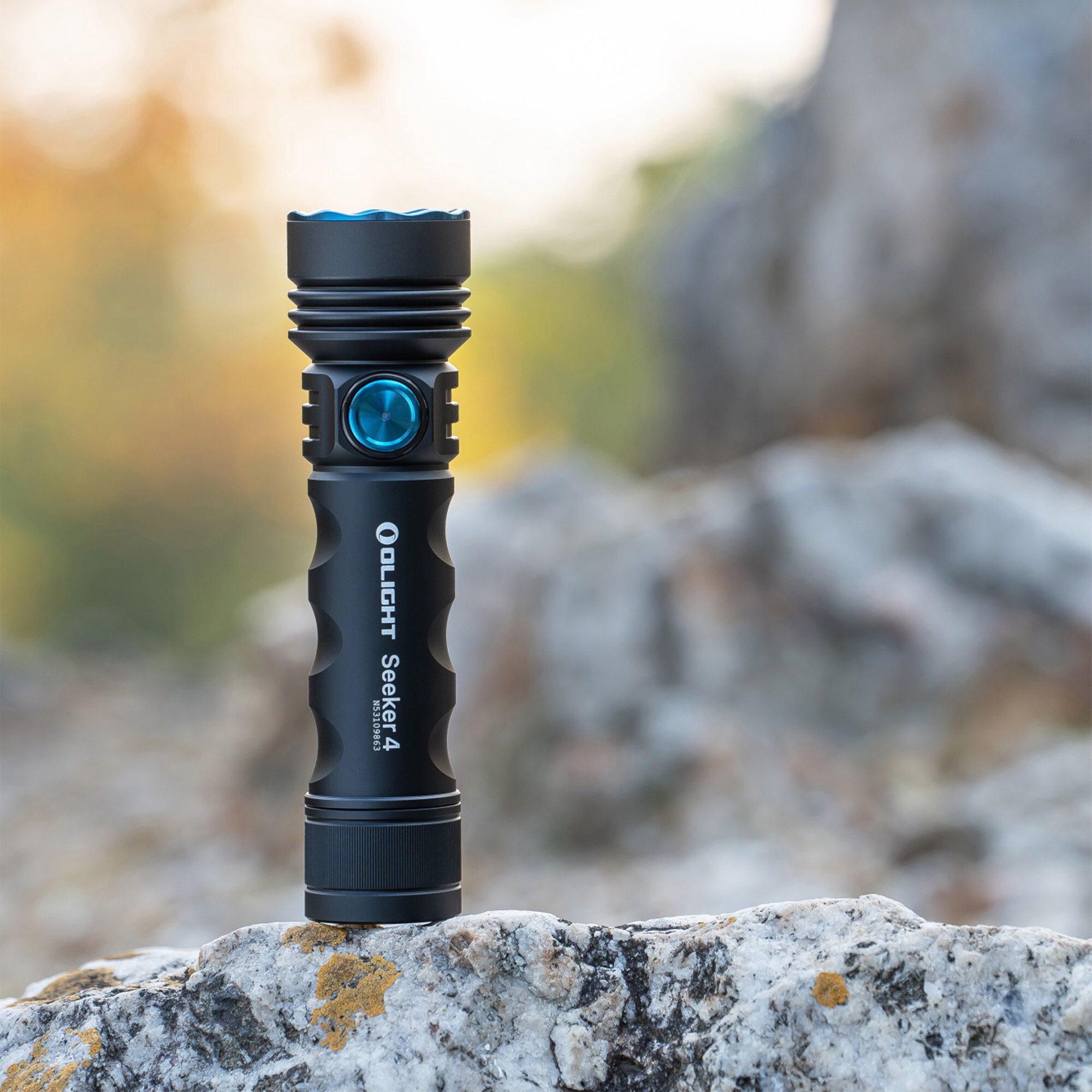 Latarka akumulatorowa Olight Seeker 4 Matte Black - 3100 lumenów
