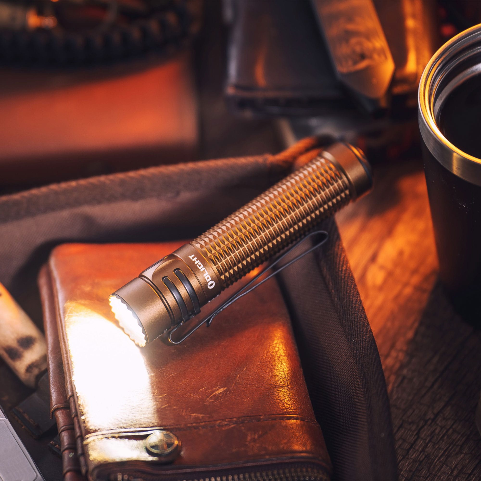 Latarka Olight Warrior Mini 3 Desert Tan - 1750 lumenów