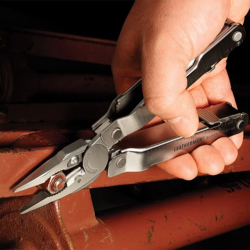 Multitool Leatherman Super Tool 300 z kaburą