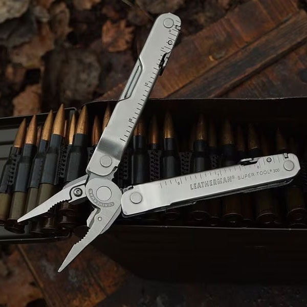 Multitool Leatherman Super Tool 300 z kaburą