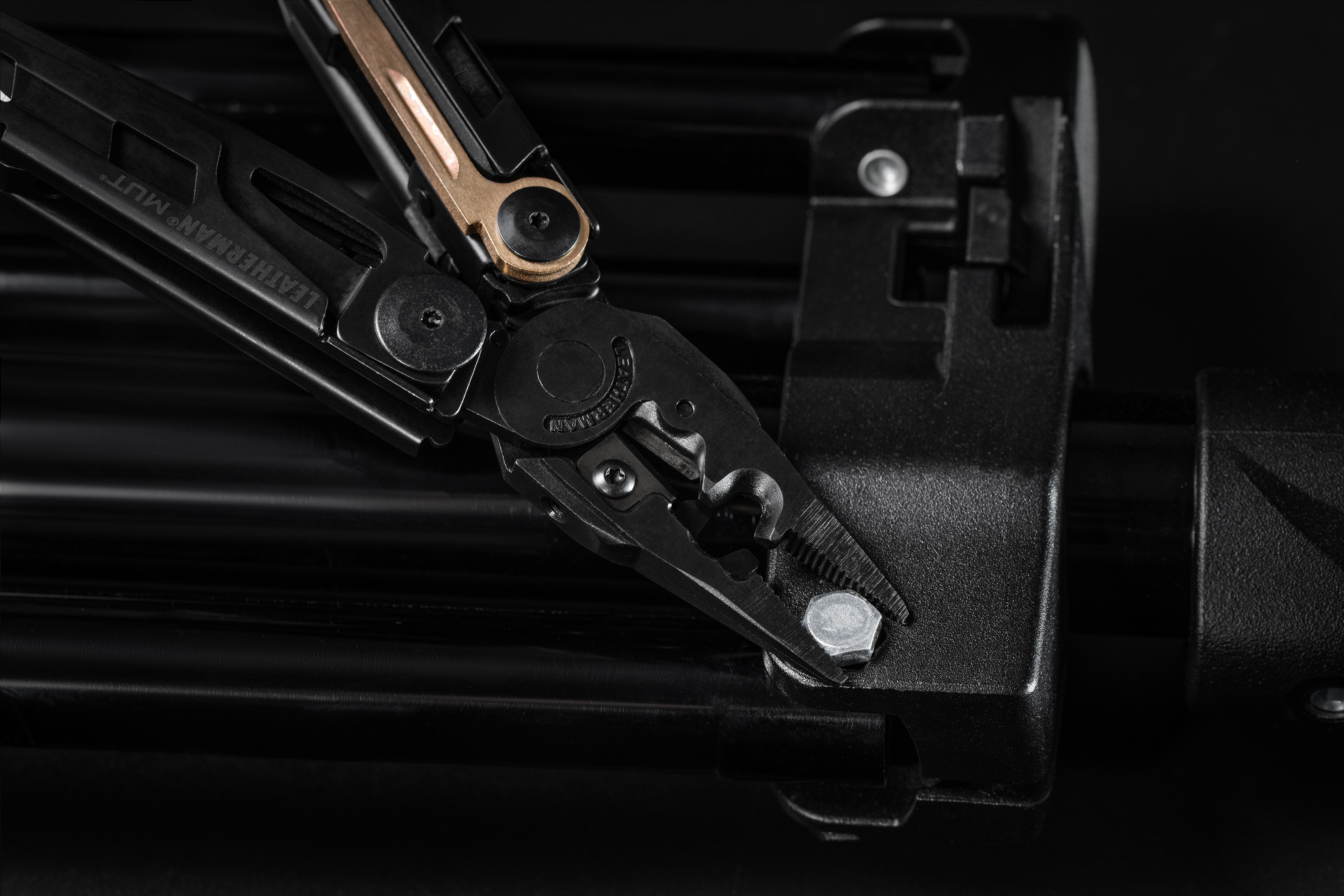 Multitool Leatherman MUT EOD (833119)