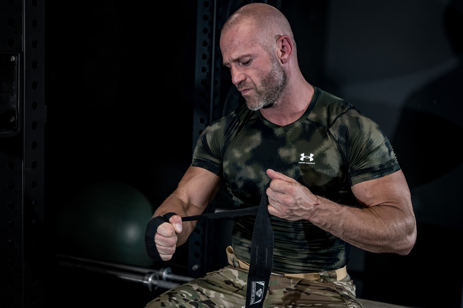 Боксерські бинти DBX Bushido для рук і зап'ясть 2 x 2 м - Чорні