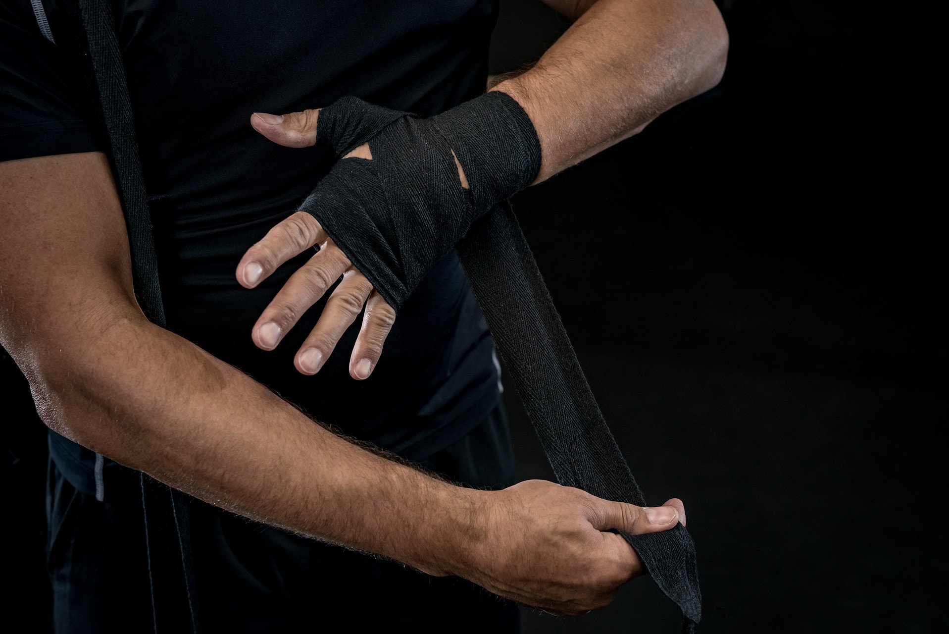 Боксерські бинти DBX Bushido для рук і зап'ясть 2 x 2 м - Чорні