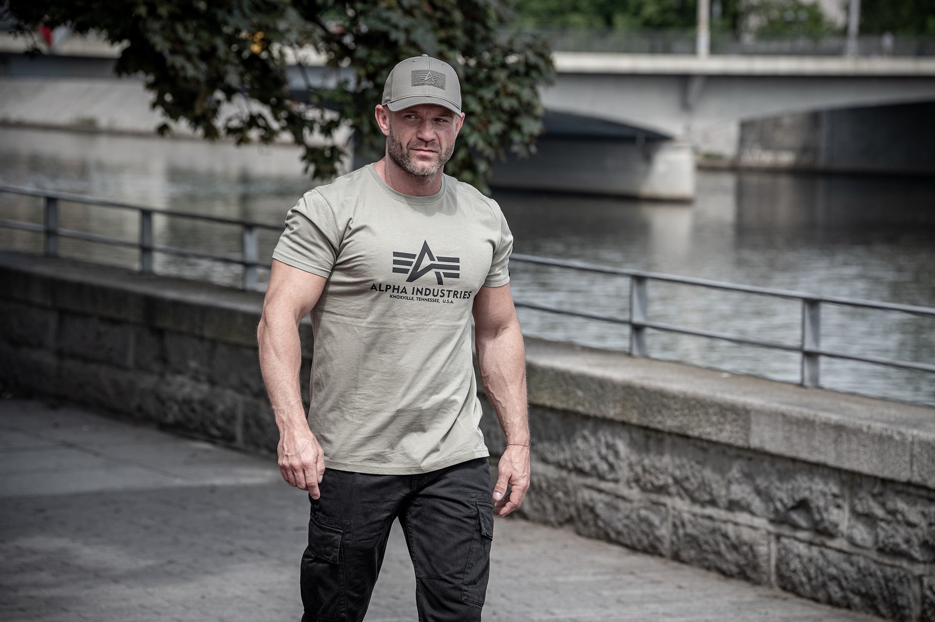 Футболка T-shirt Alpha Industries Basic - Olive/Black