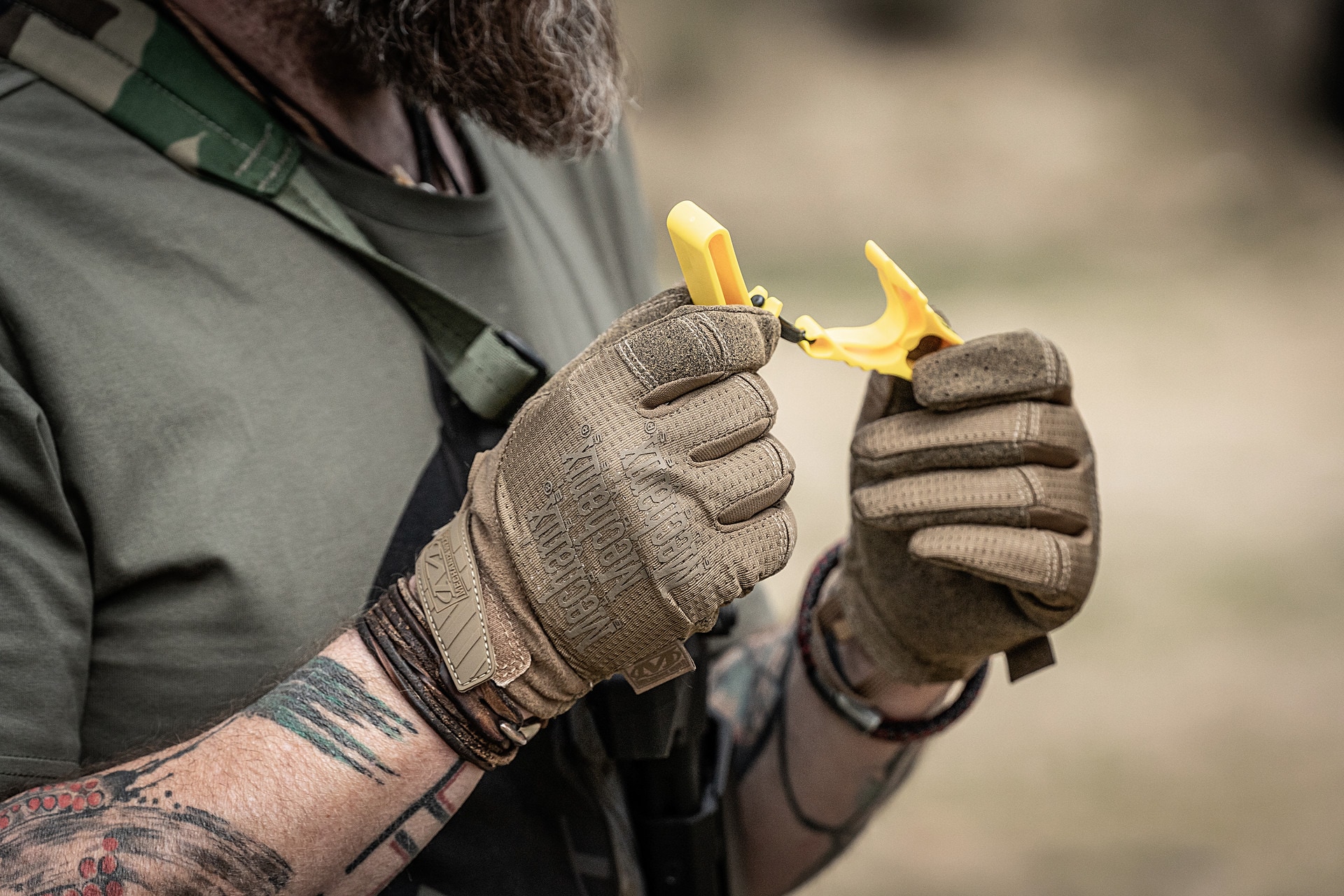 Кліпса Mechanix для кріплення рукавиць - Yellow