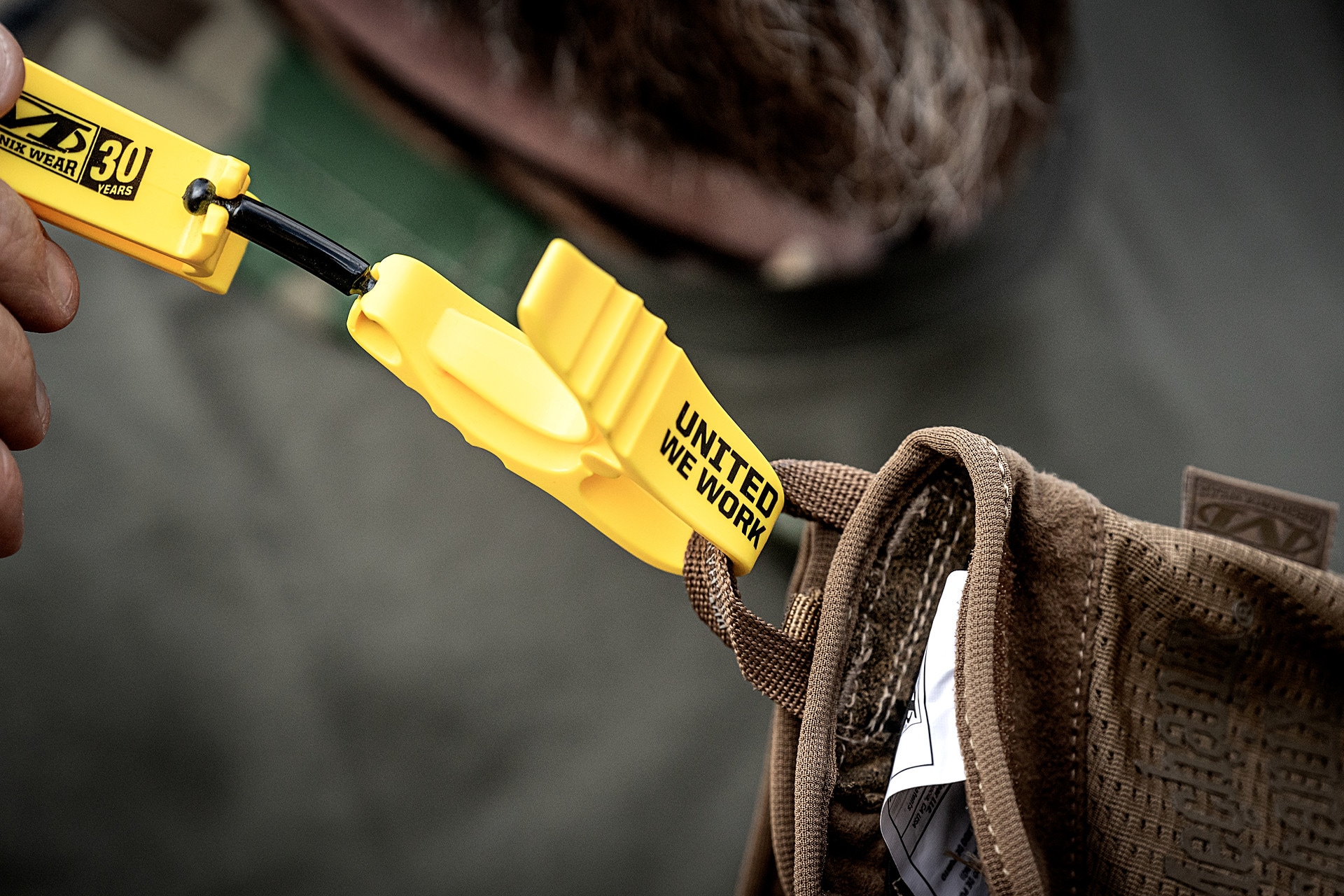 Кліпса Mechanix для кріплення рукавиць - Yellow