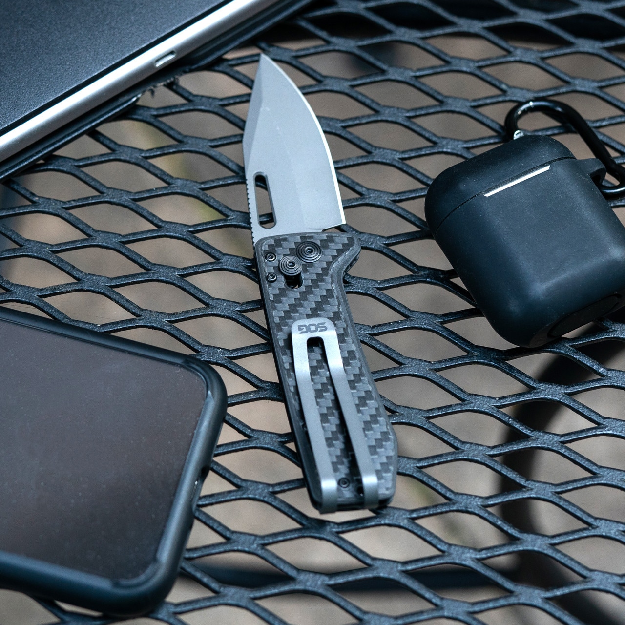 Складаний ніж SOG Ultra XR - Carbon/Graphite