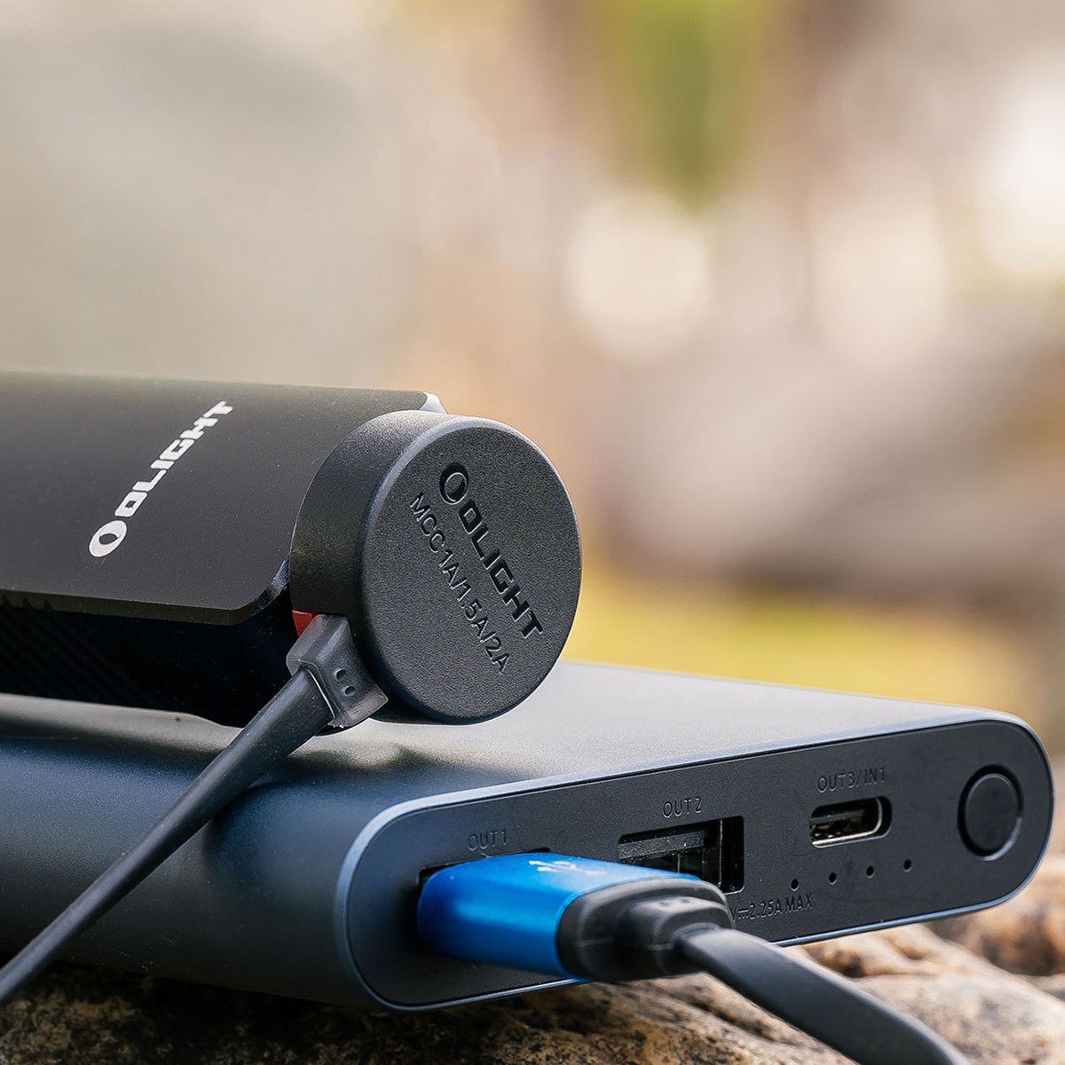 Latarka Olight Arkfeld UV Black Lava - 1000 lumenów