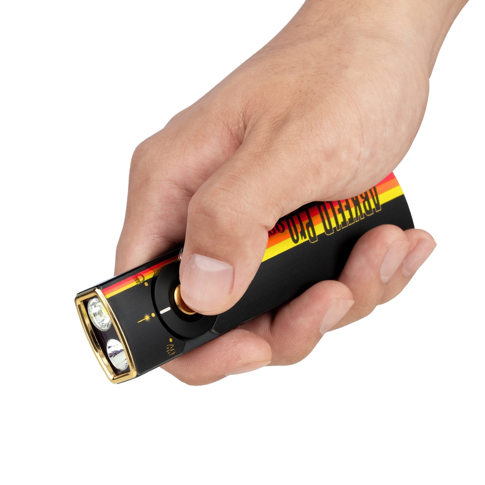 Latarka ze wskaźnikiem laserowym Olight Arkfeld Pro UV Cool White Racing Stripes - 1300 lumenów