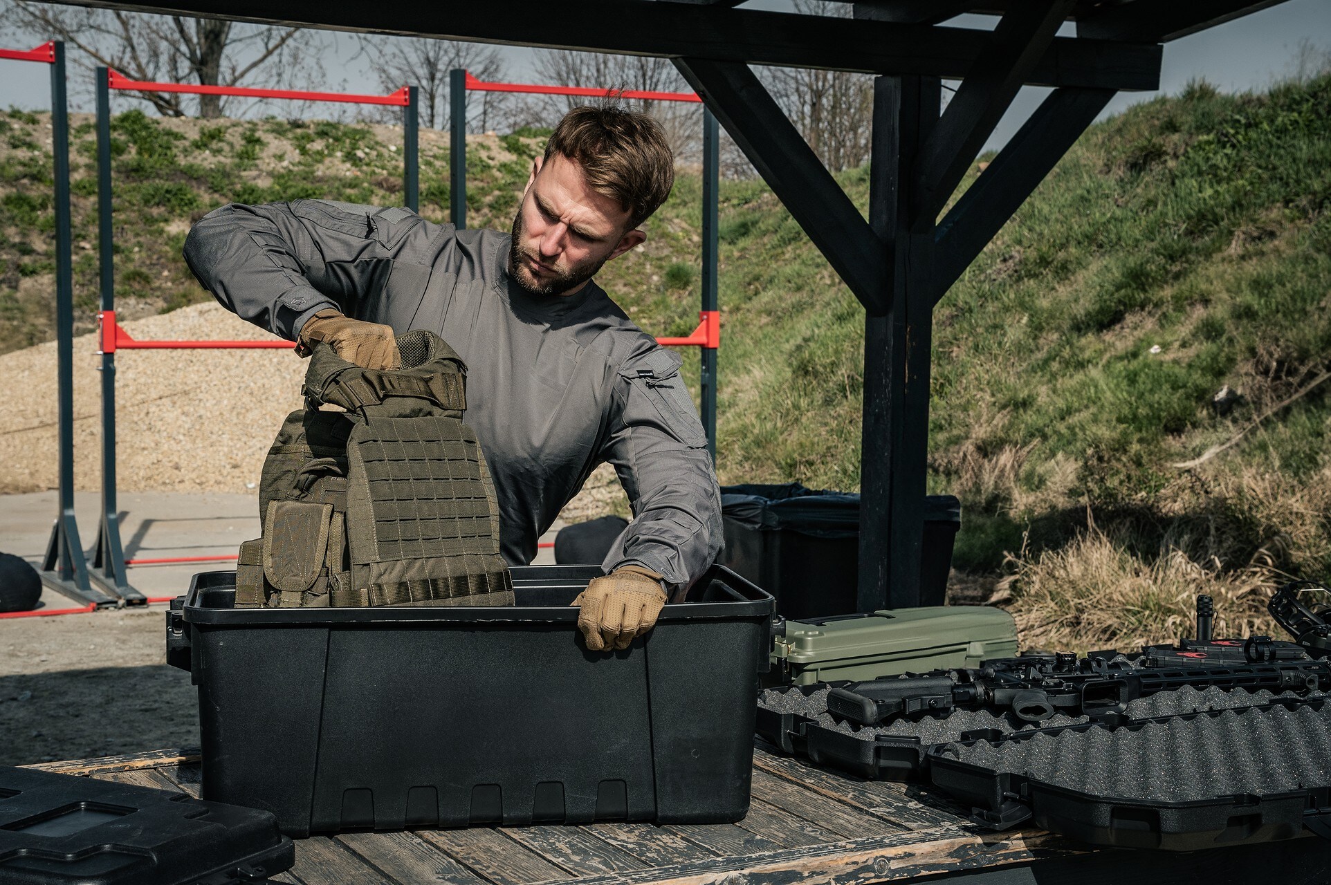 Skrzynia transportowa Plano Sportsman's Trunk Medium 64 l - Black