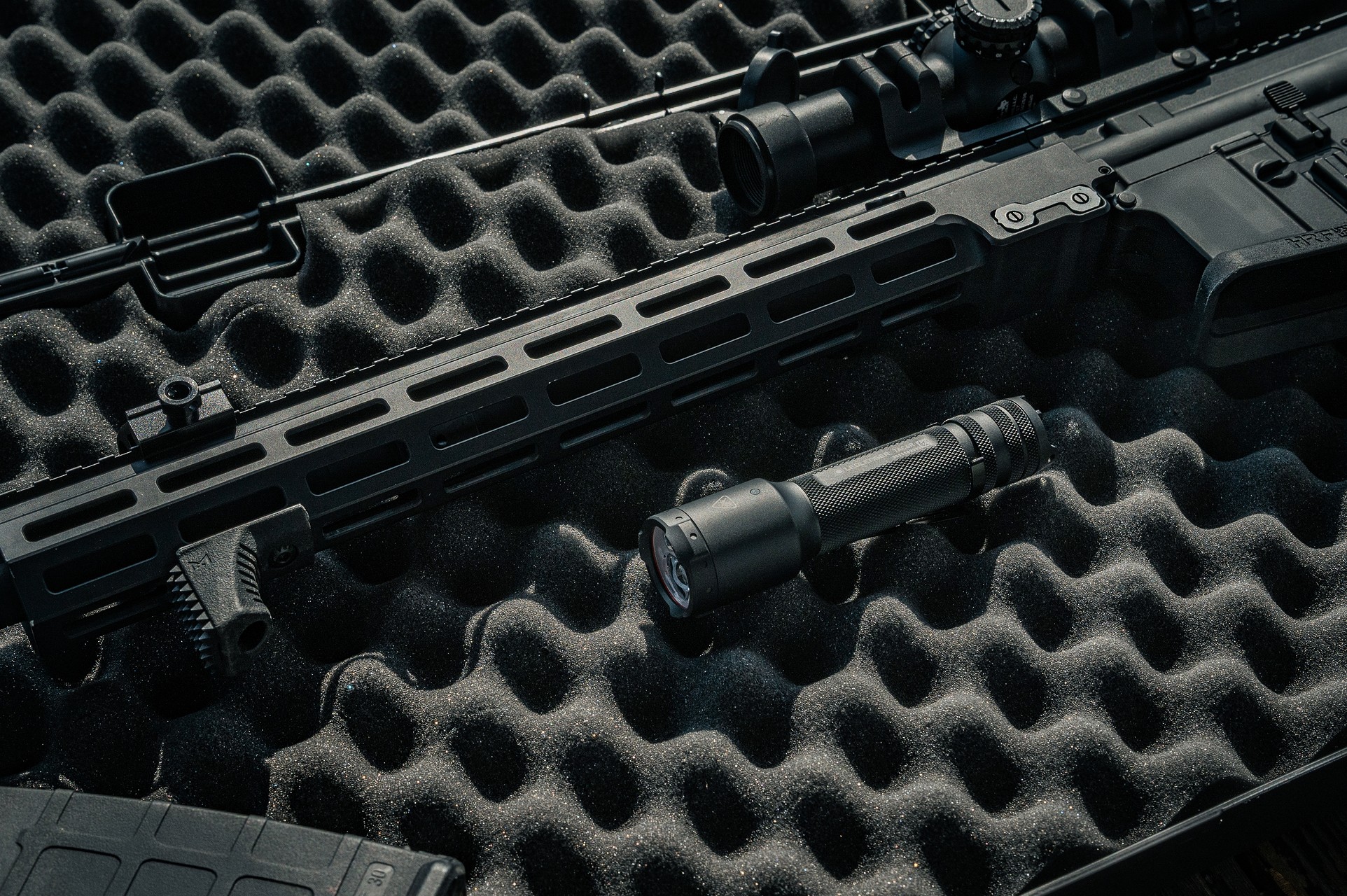 Walizka transportowa na broń Plano Tactical 42