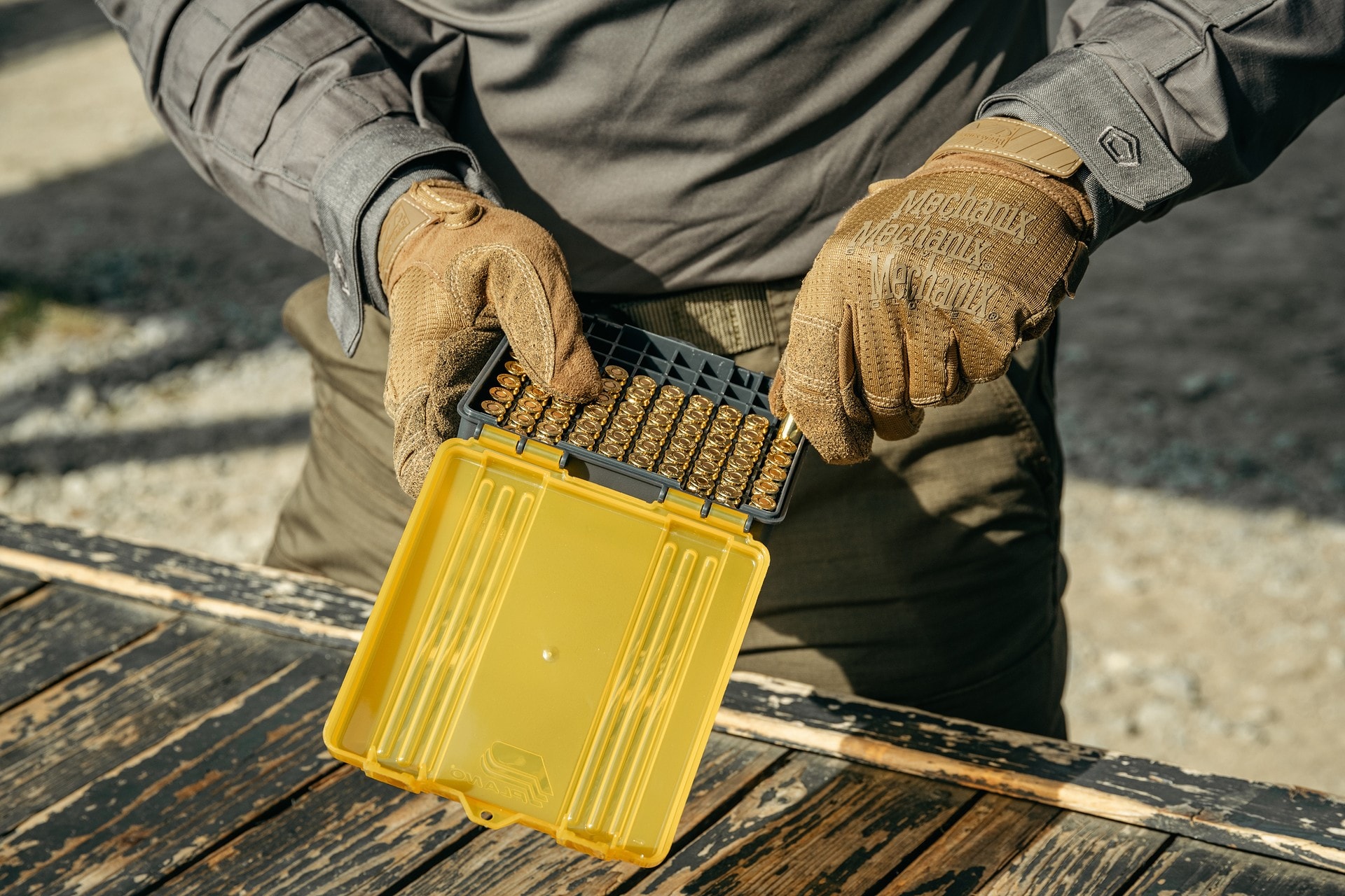 Pudełko amunicyjne Plano kal. 9 mm 100 szt. - Dark Grey/Transparent Amber