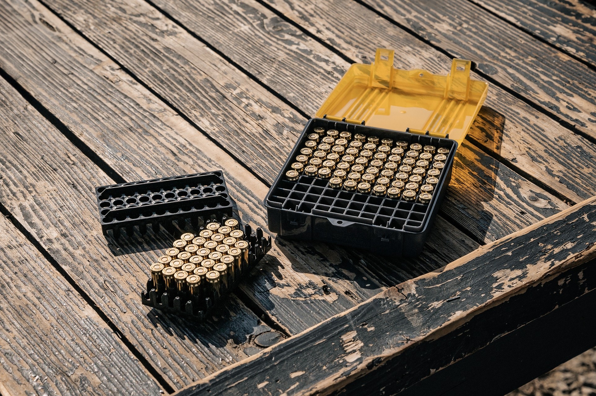 Pudełko amunicyjne Plano kal. 9 mm 100 szt. - Dark Grey/Transparent Amber