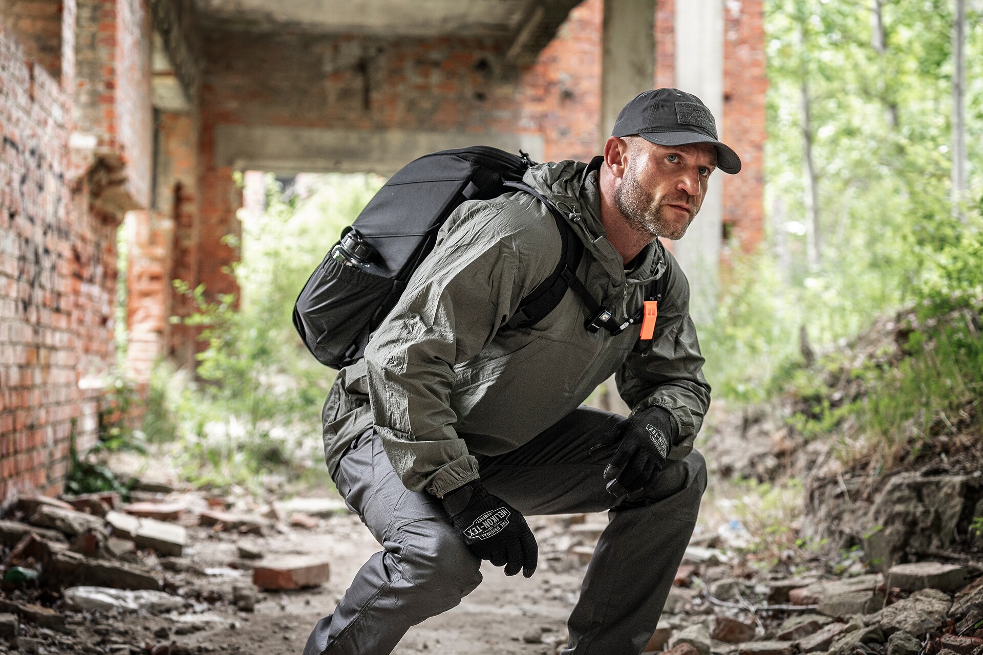 Plecak ewakuacyjny Helikon Bail Out Bag 25 l Black - z wyposażeniem