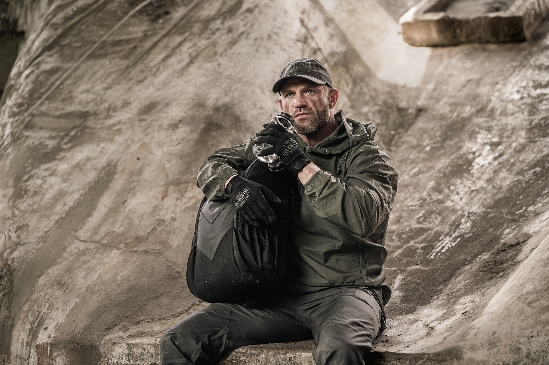 Plecak ewakuacyjny Helikon Bail Out Bag 25 l Black - z wyposażeniem