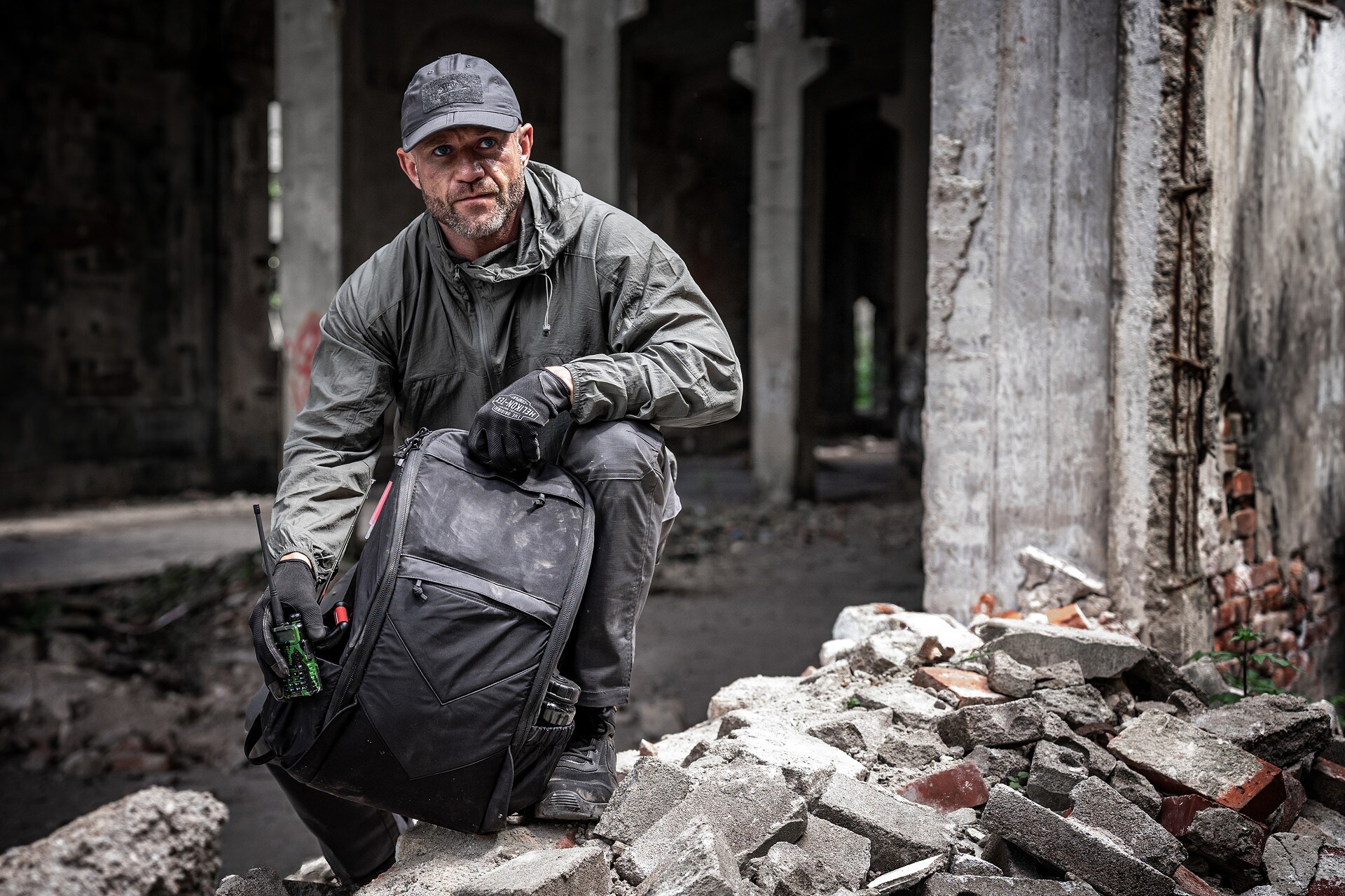 Plecak ewakuacyjny Helikon Bail Out Bag 25 l Black - z wyposażeniem