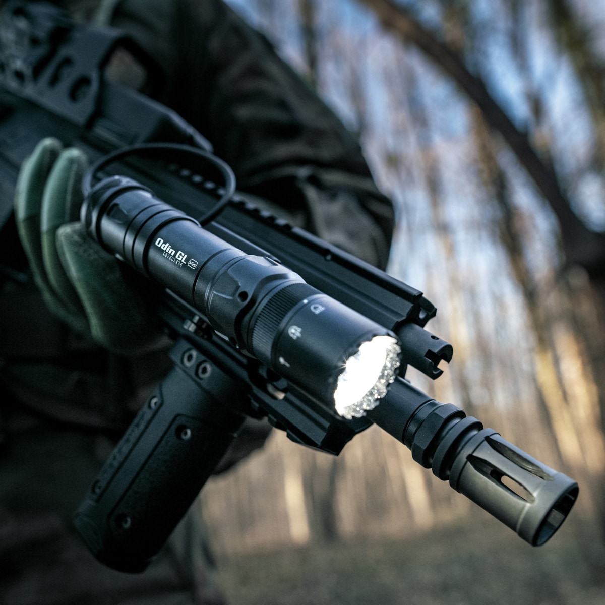 Latarka na broń z celownikiem laserowym Olight Odin GL Mini z montażem - 1000 lumenów