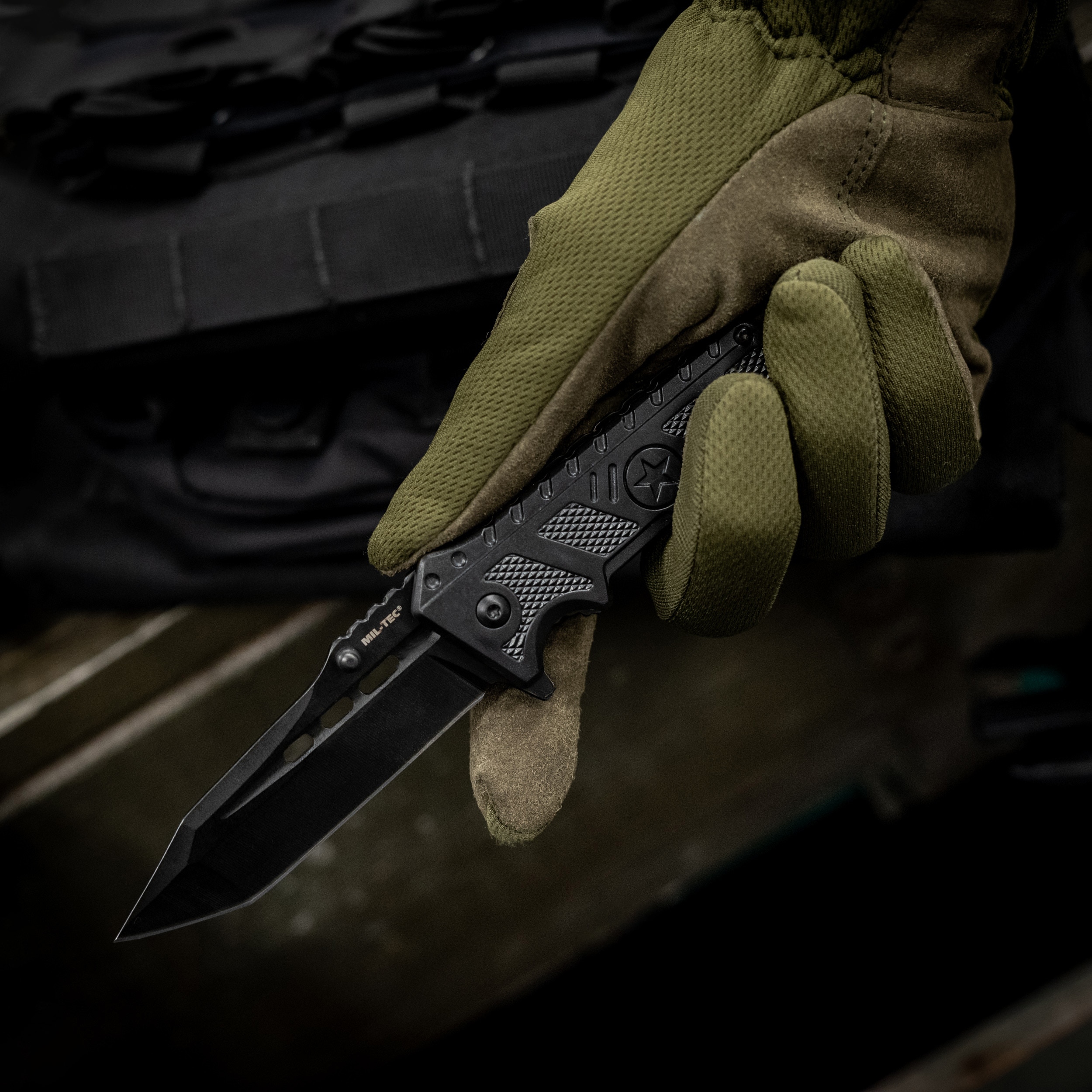 Nóż składany ratowniczy Mil-Tec Star Black